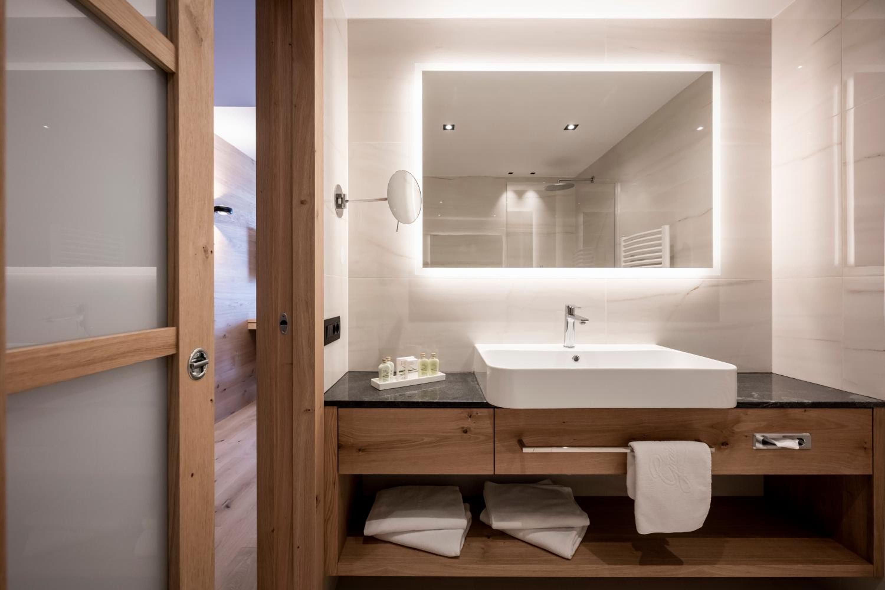 Double Room with Balcony - Photo 2