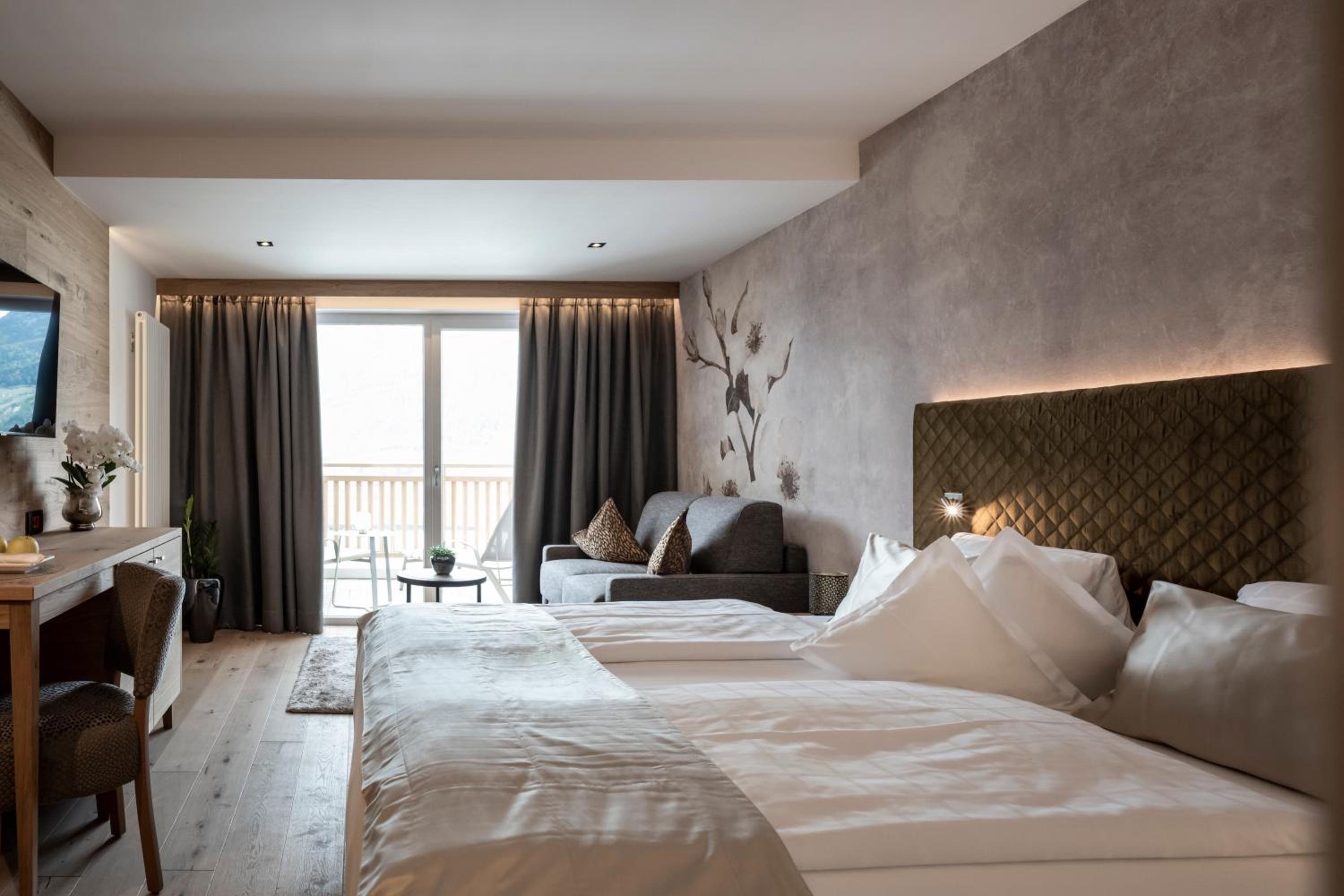 Double Room with Balcony - Photo 5