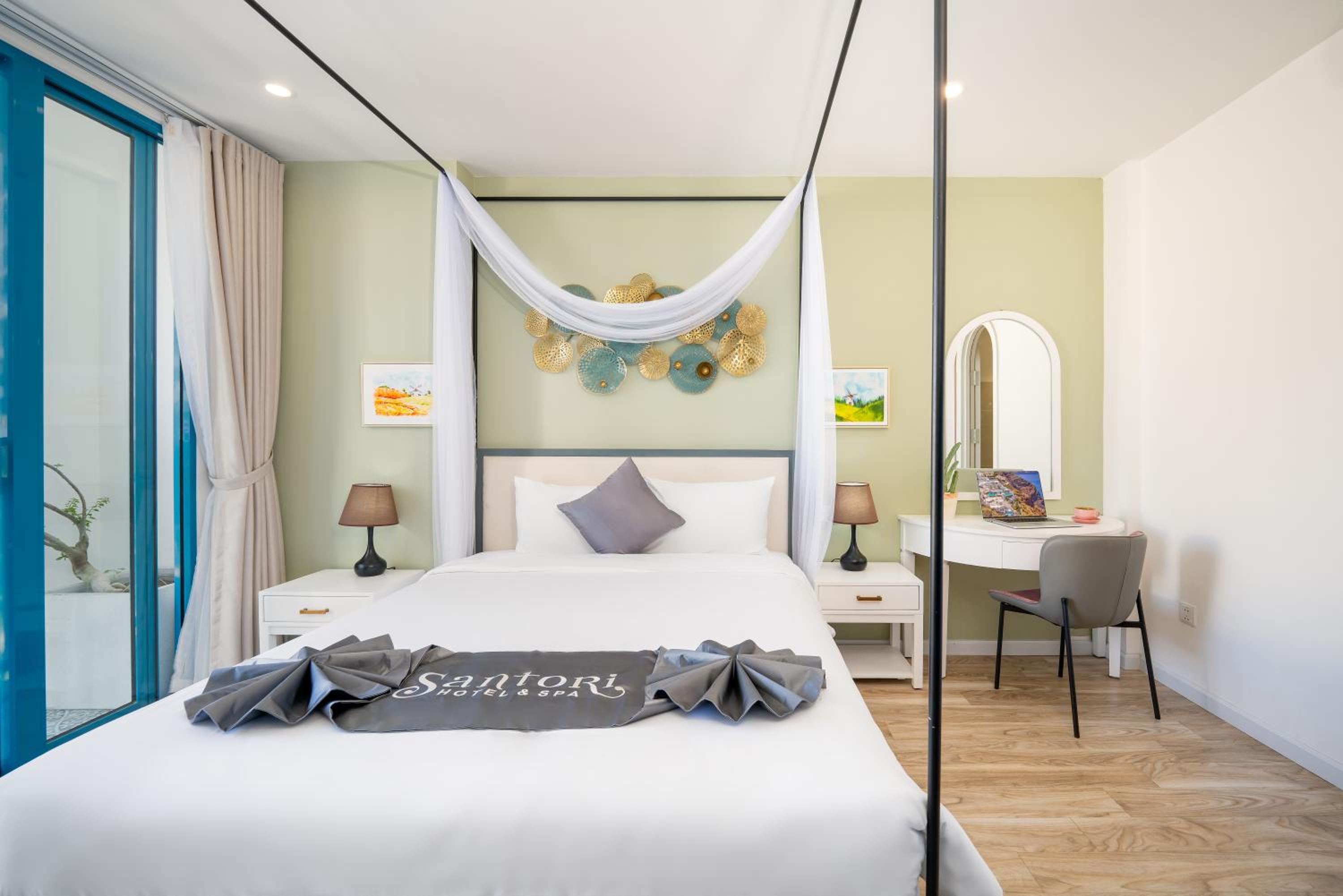 Deluxe Double Room with Balcony - Photo 3