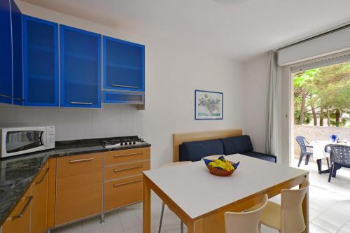Large Two-Bedroom Apartment - Split Level photo 3
