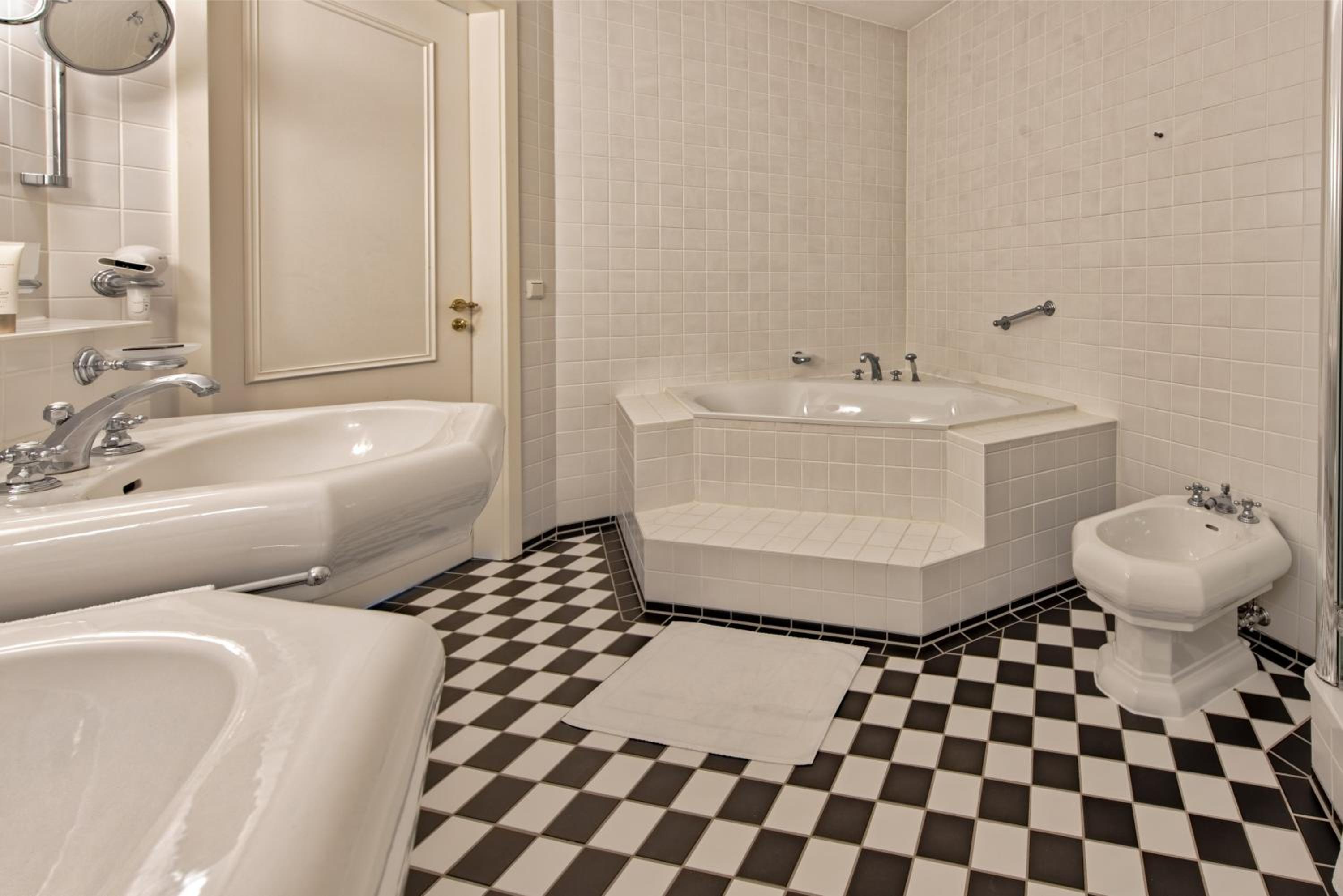 One-Bedroom Suite photo 2