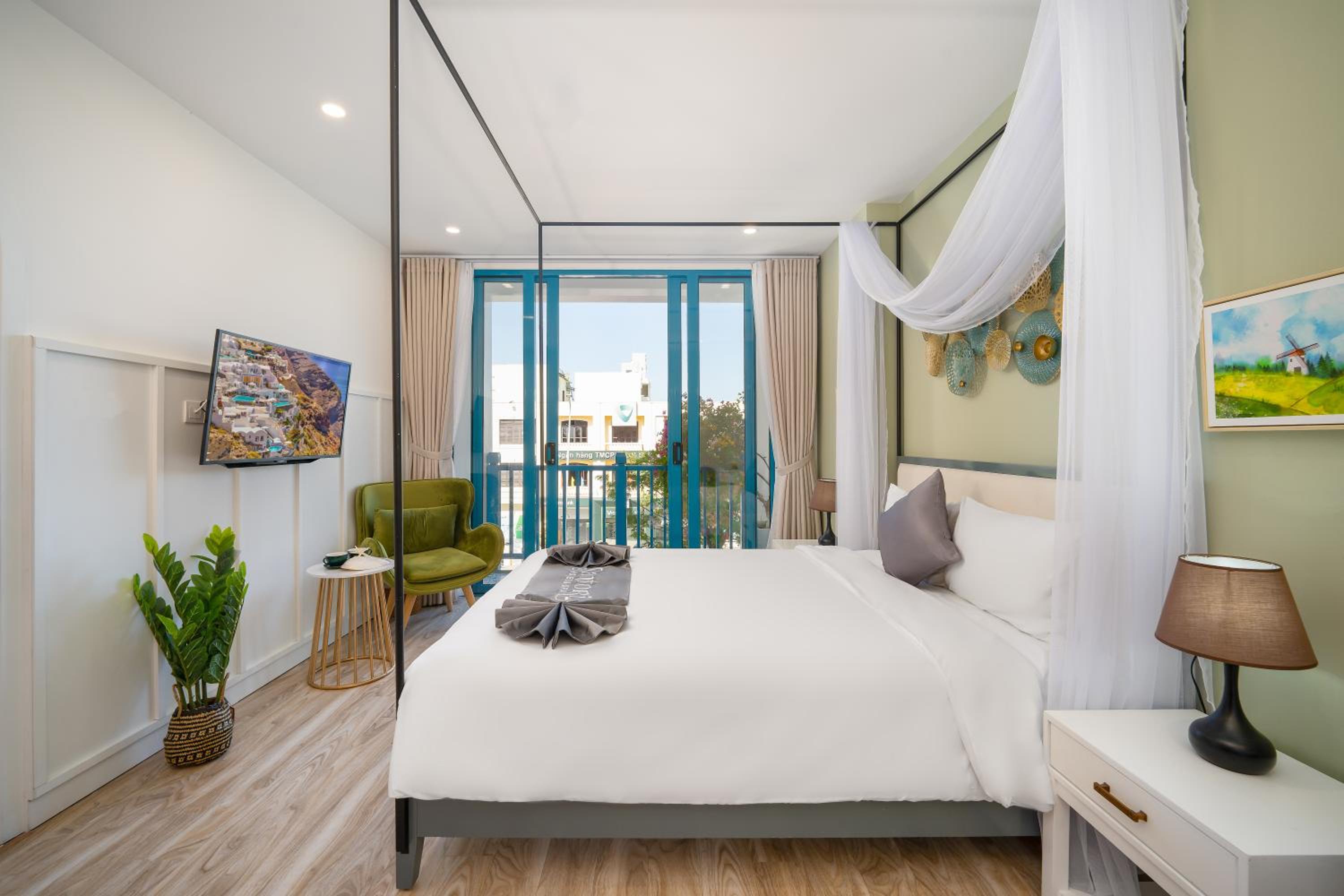 Deluxe Double Room with Balcony - Photo 5