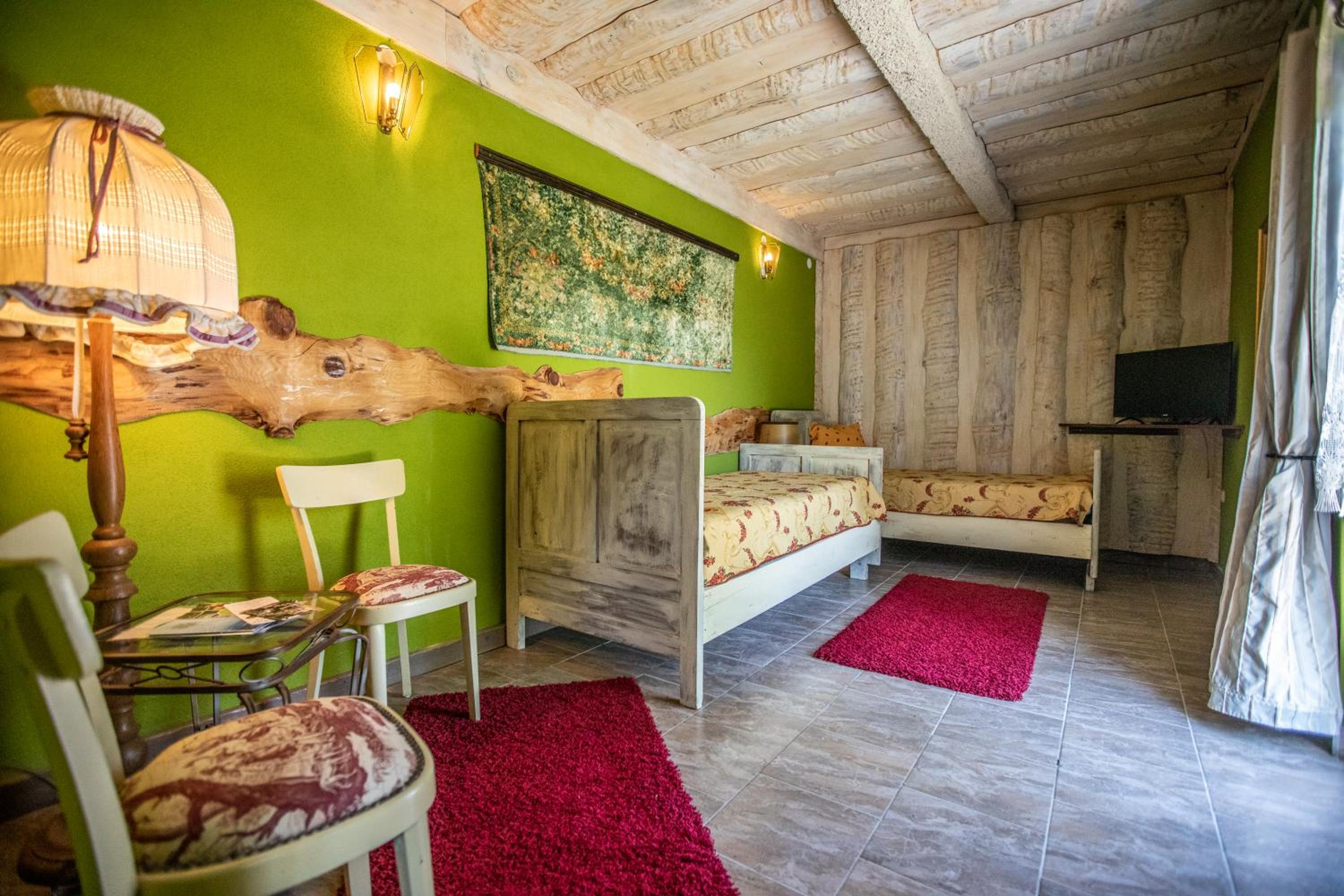 One-Bedroom Apartment - Photo 1