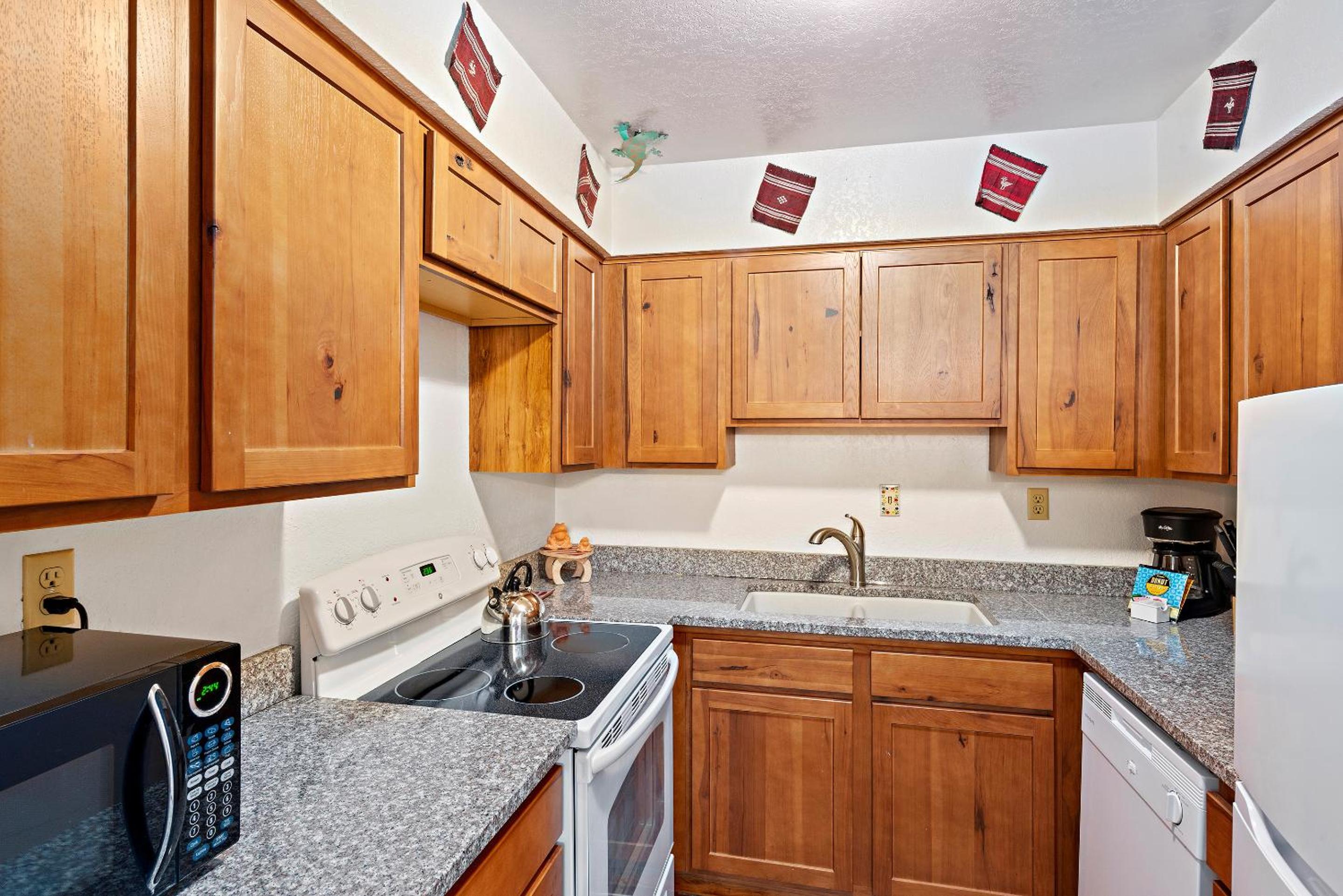 1 Bedroom Condominium  - Photo 4