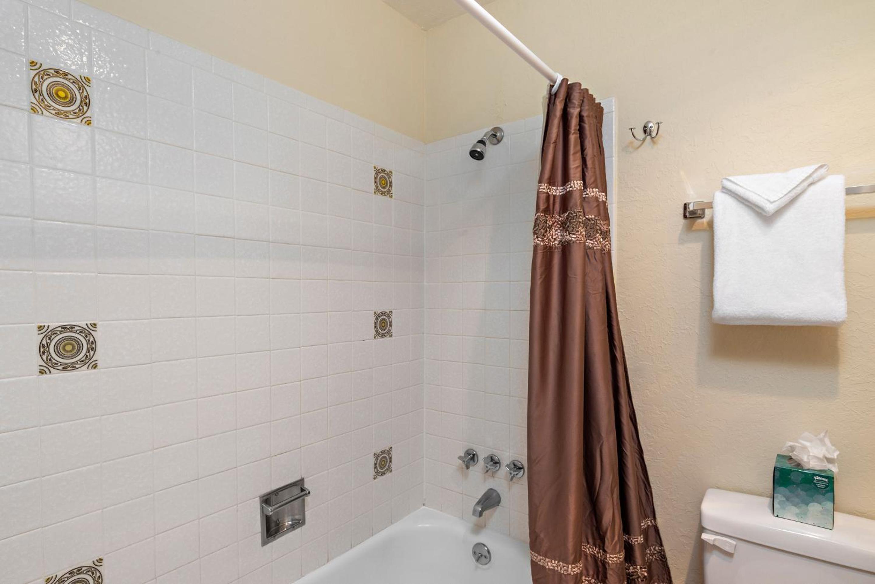 2 Bedroom Condominium  - Photo 6