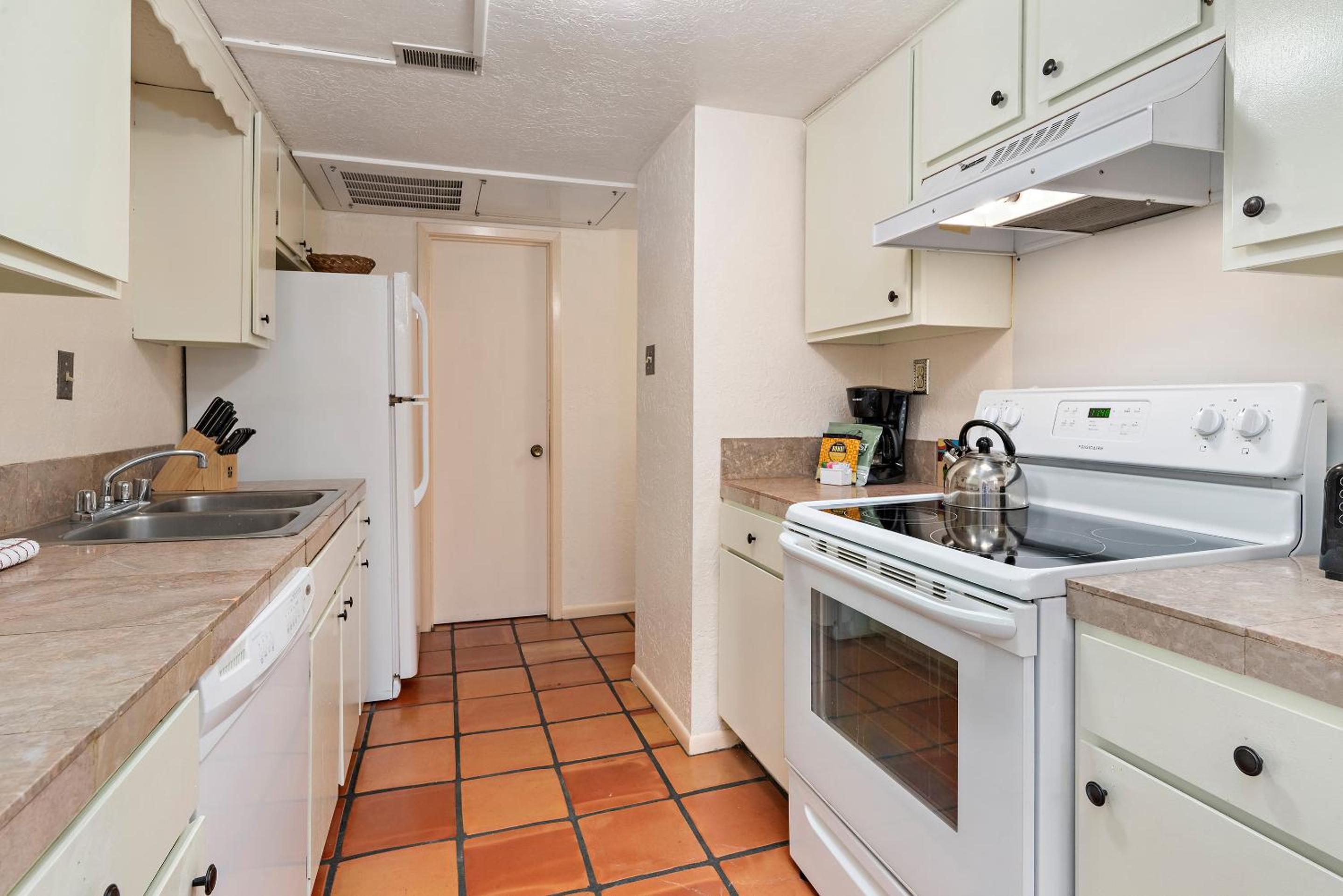 2 Bedroom Condominium  - Photo 8