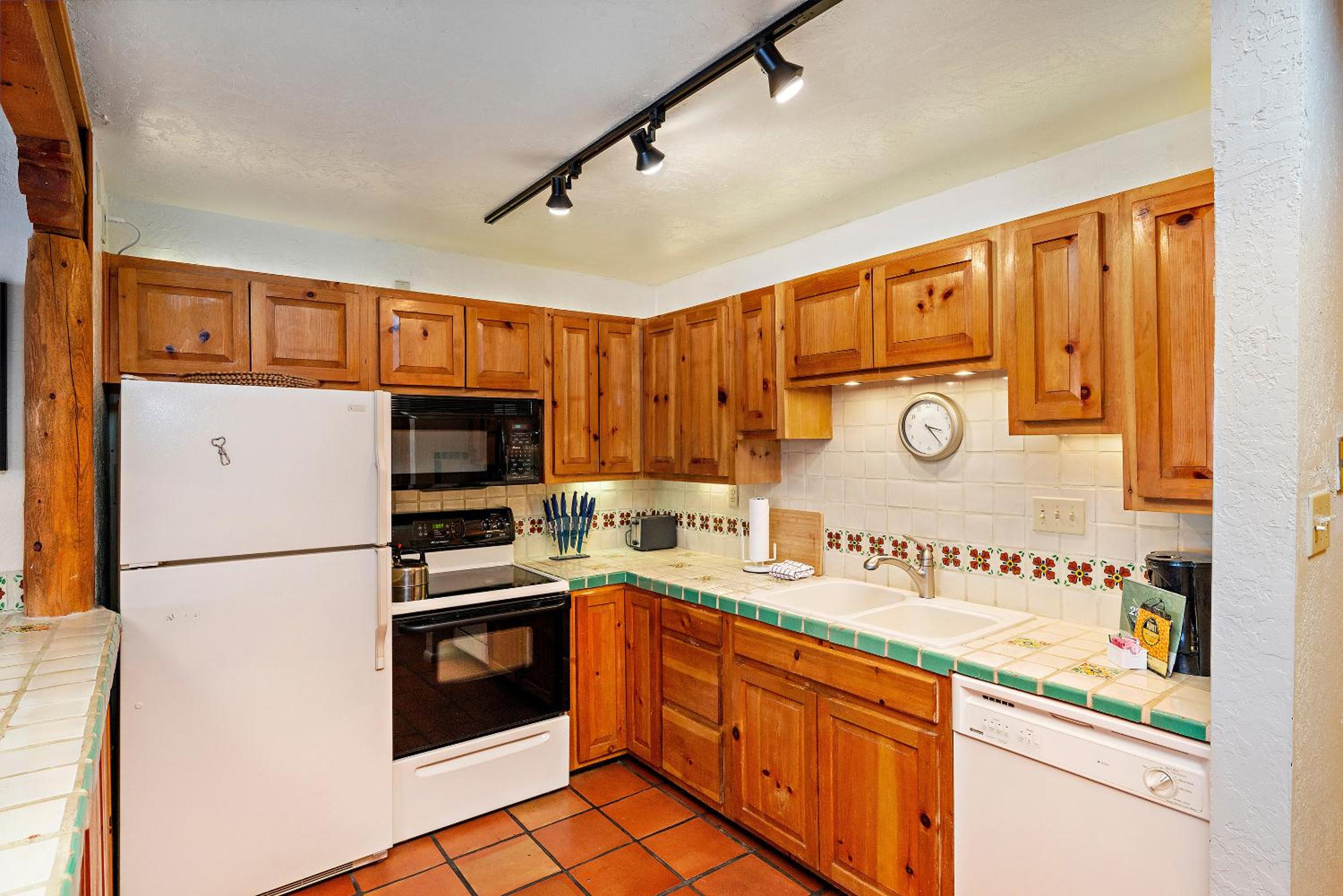 2 Bedroom Condominium  - Photo 32