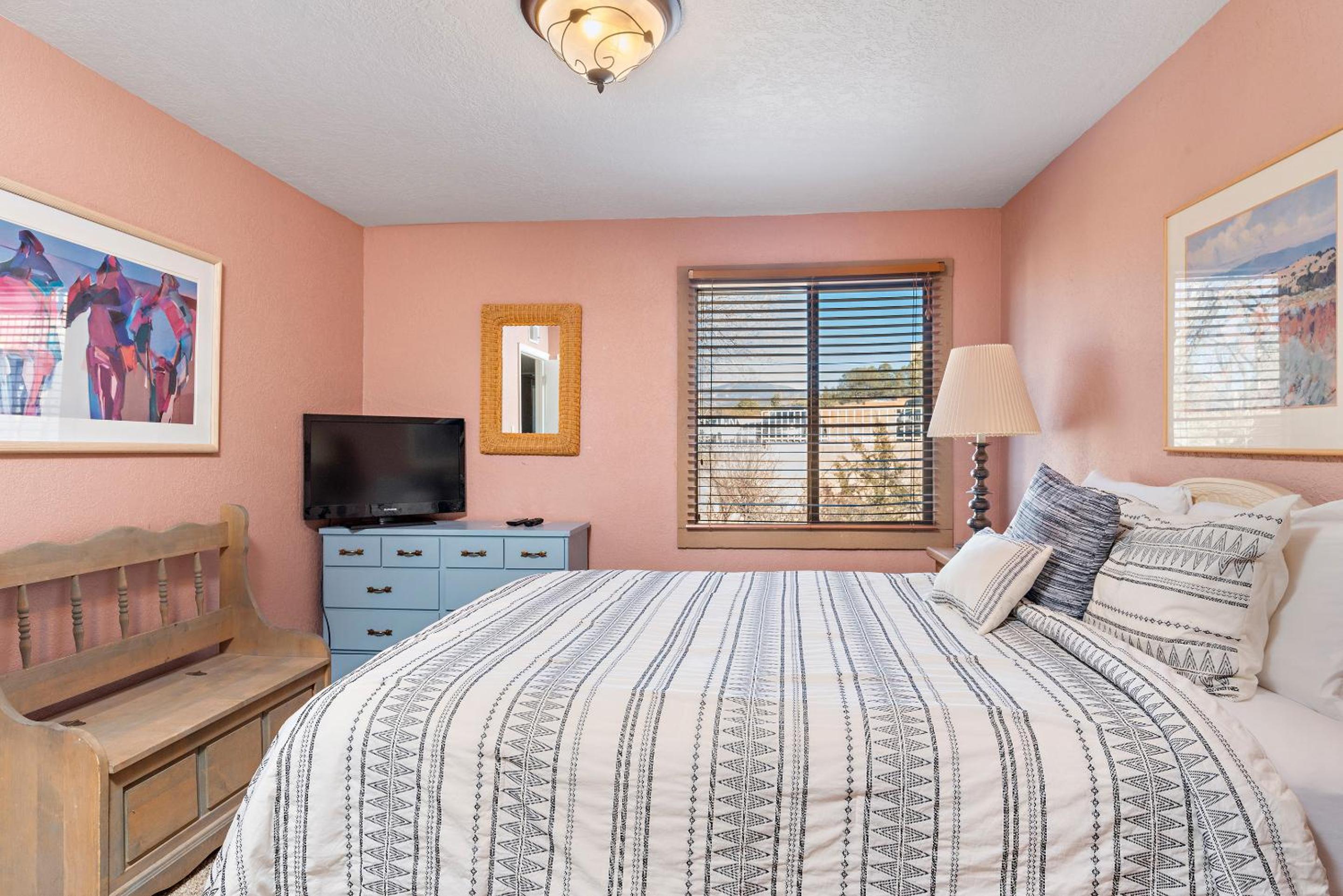 3 Bedroom Condominium  photo 1