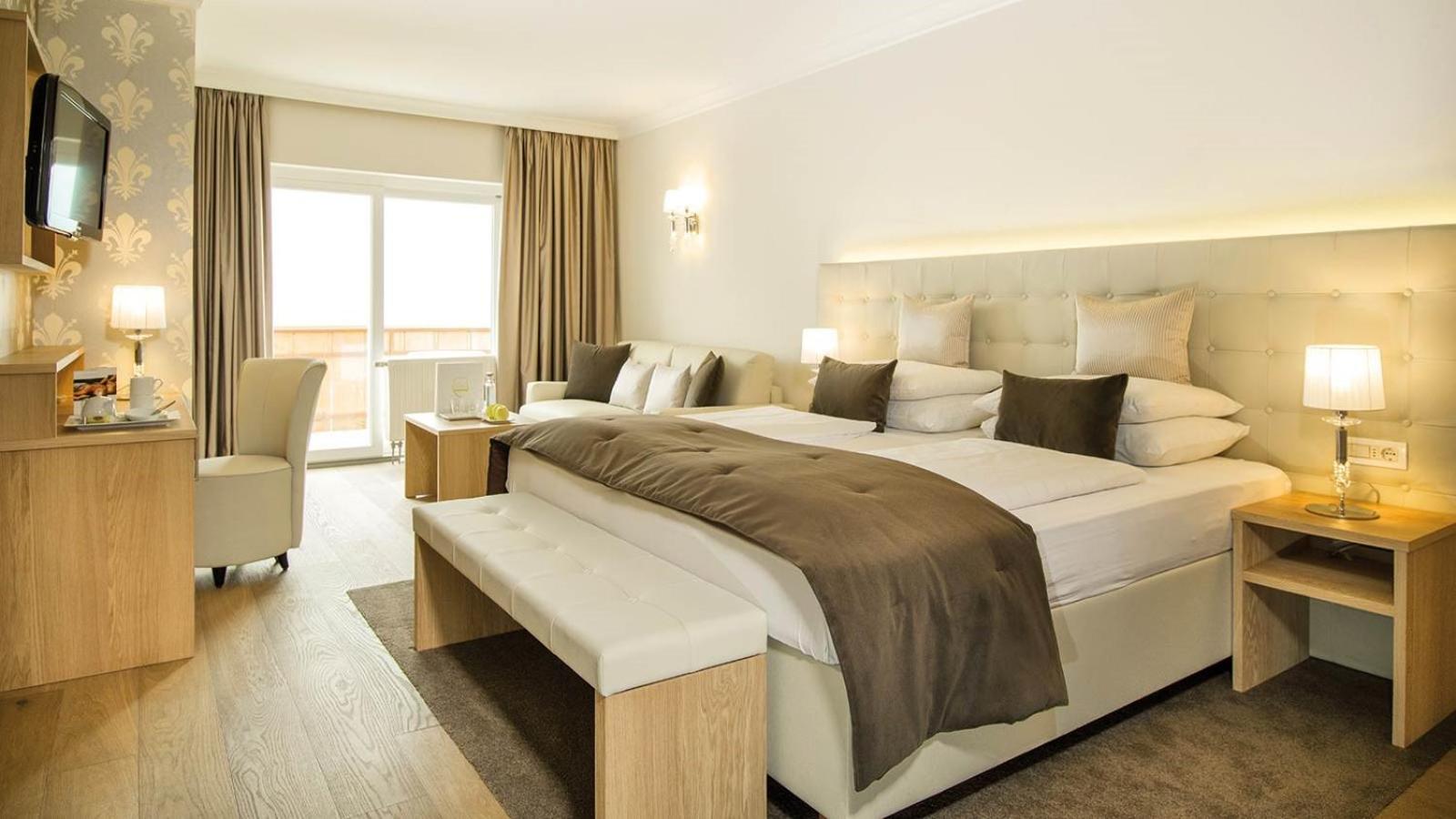 Double Room with Balcony - Photo 1