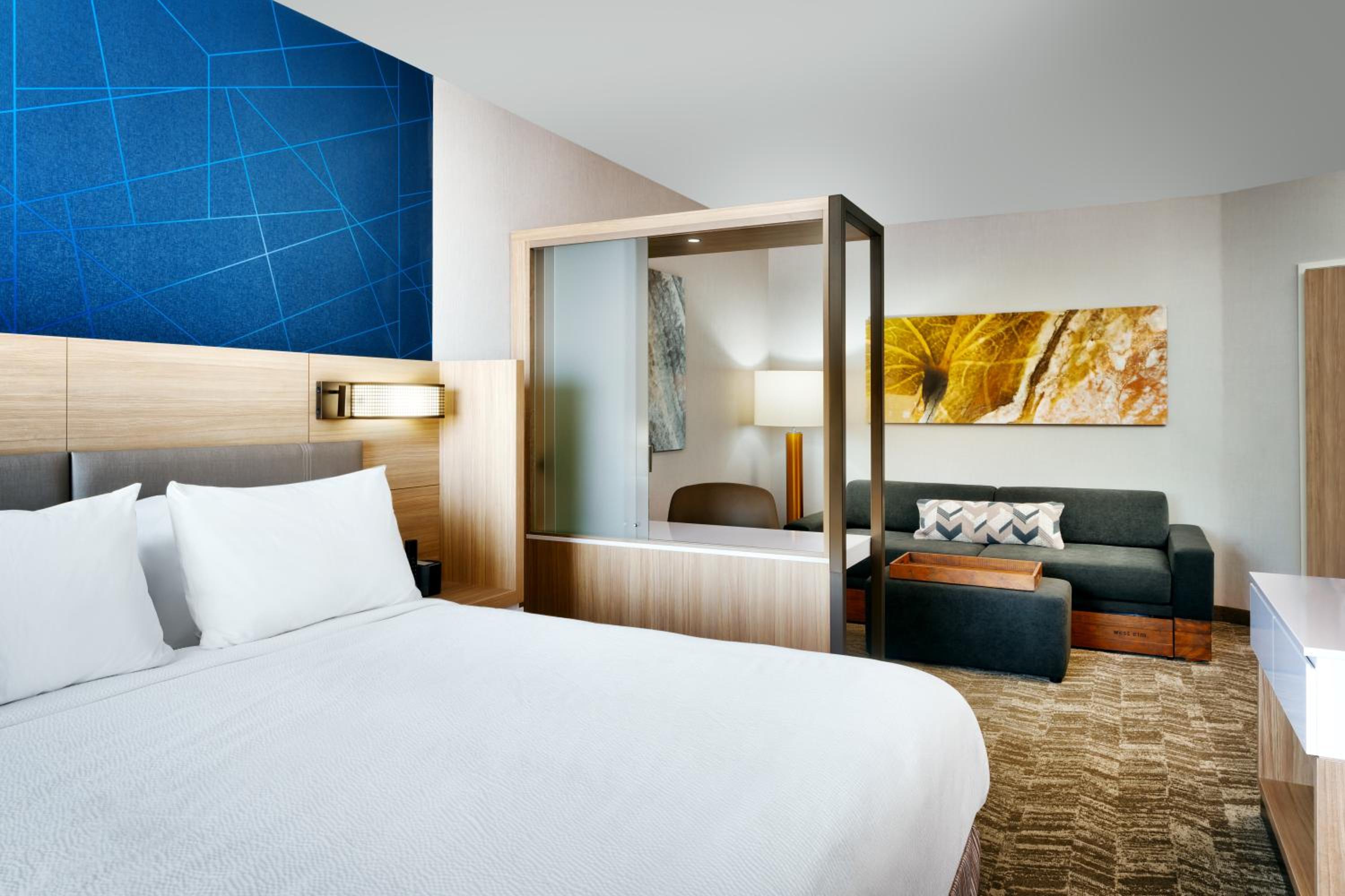 King Suite with Trundle Bed - Photo 3