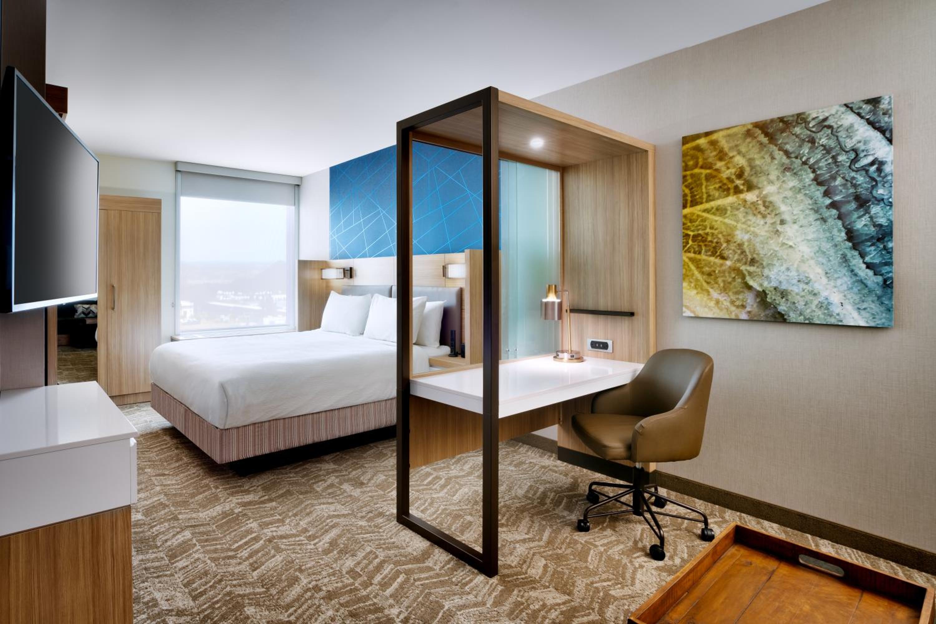 King Suite with Trundle Bed - Photo 7