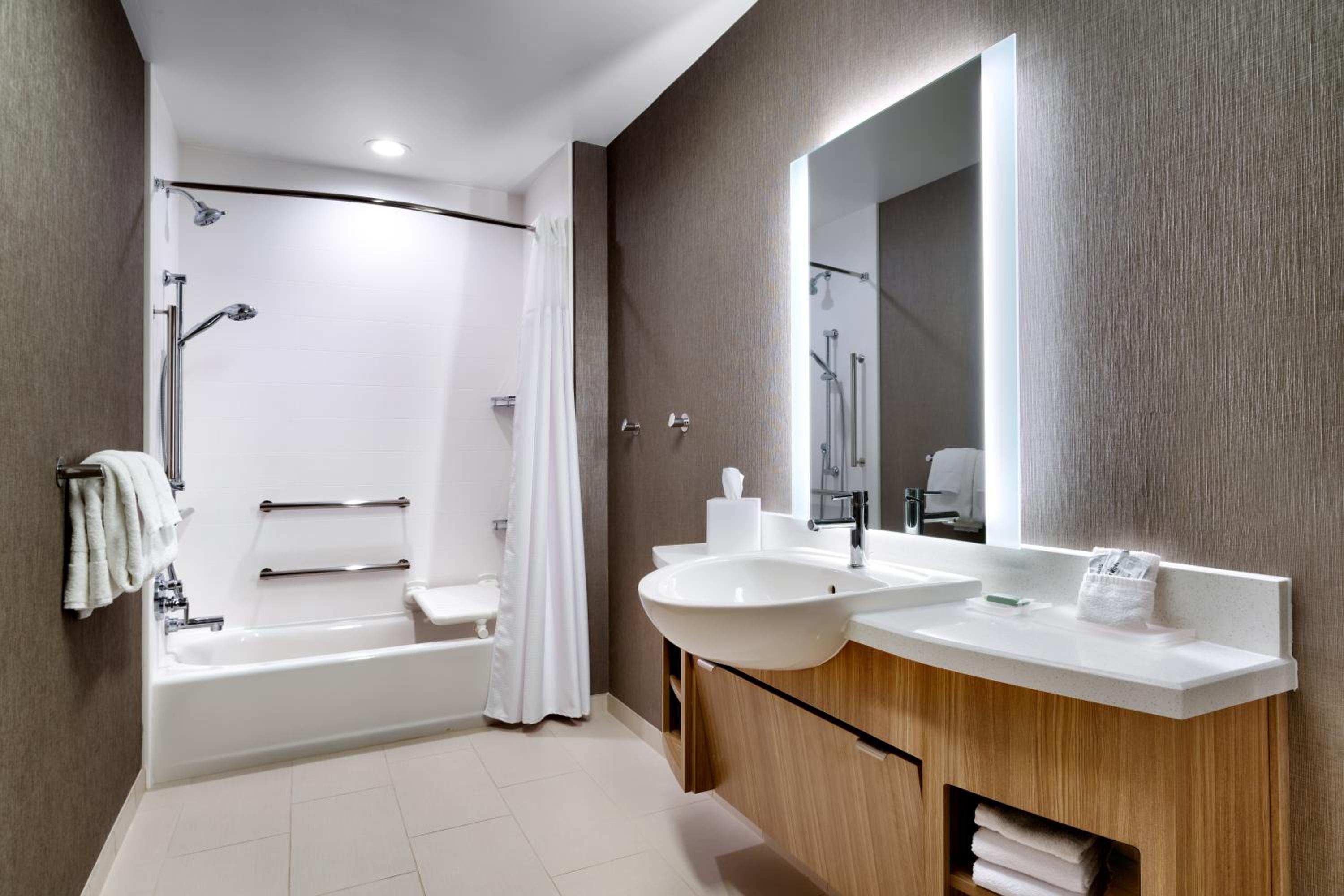 Queen Suite with Trundle Bed - Hearing Accessible - Photo 7