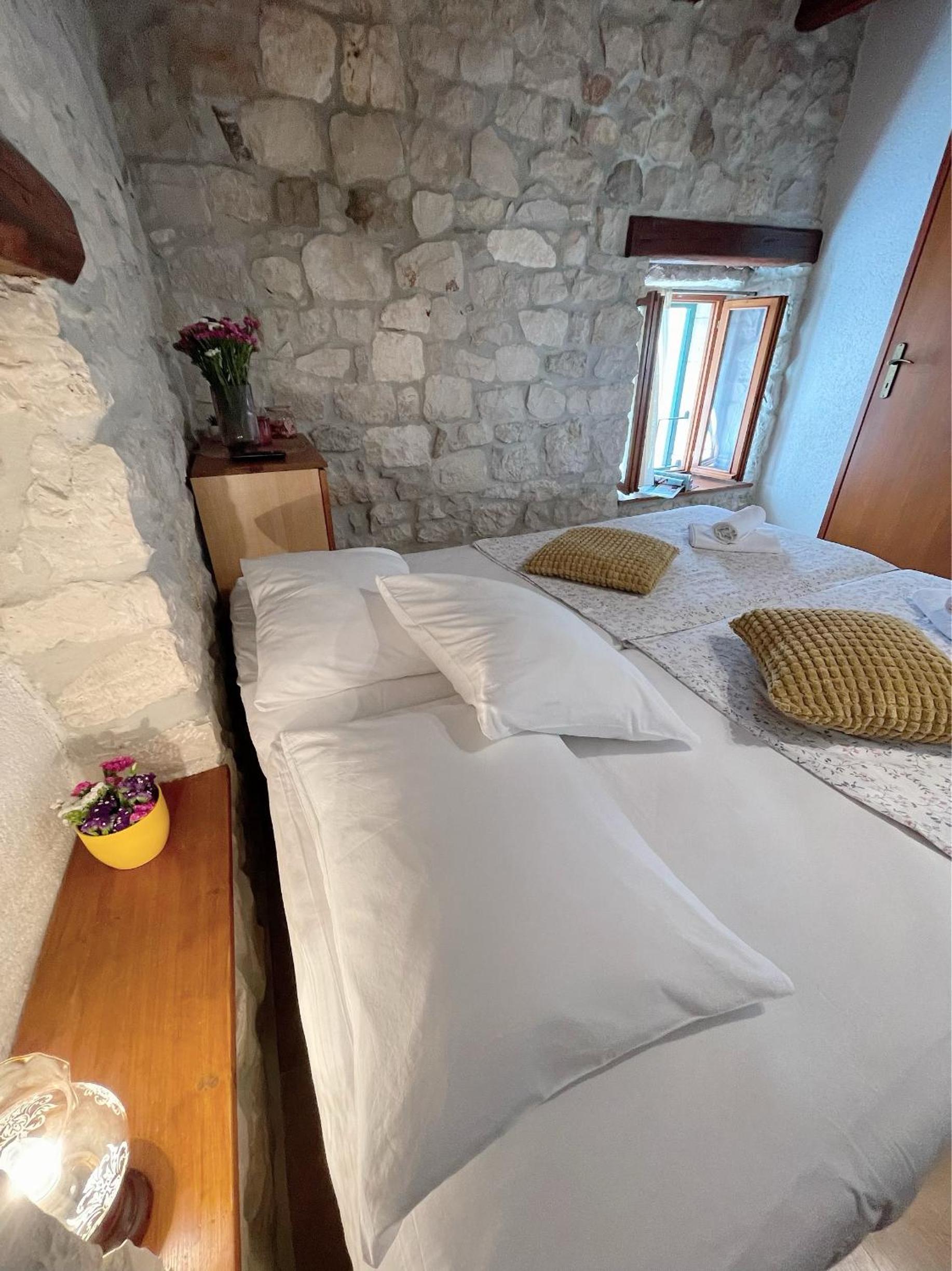 Double or Twin Room - Photo 4