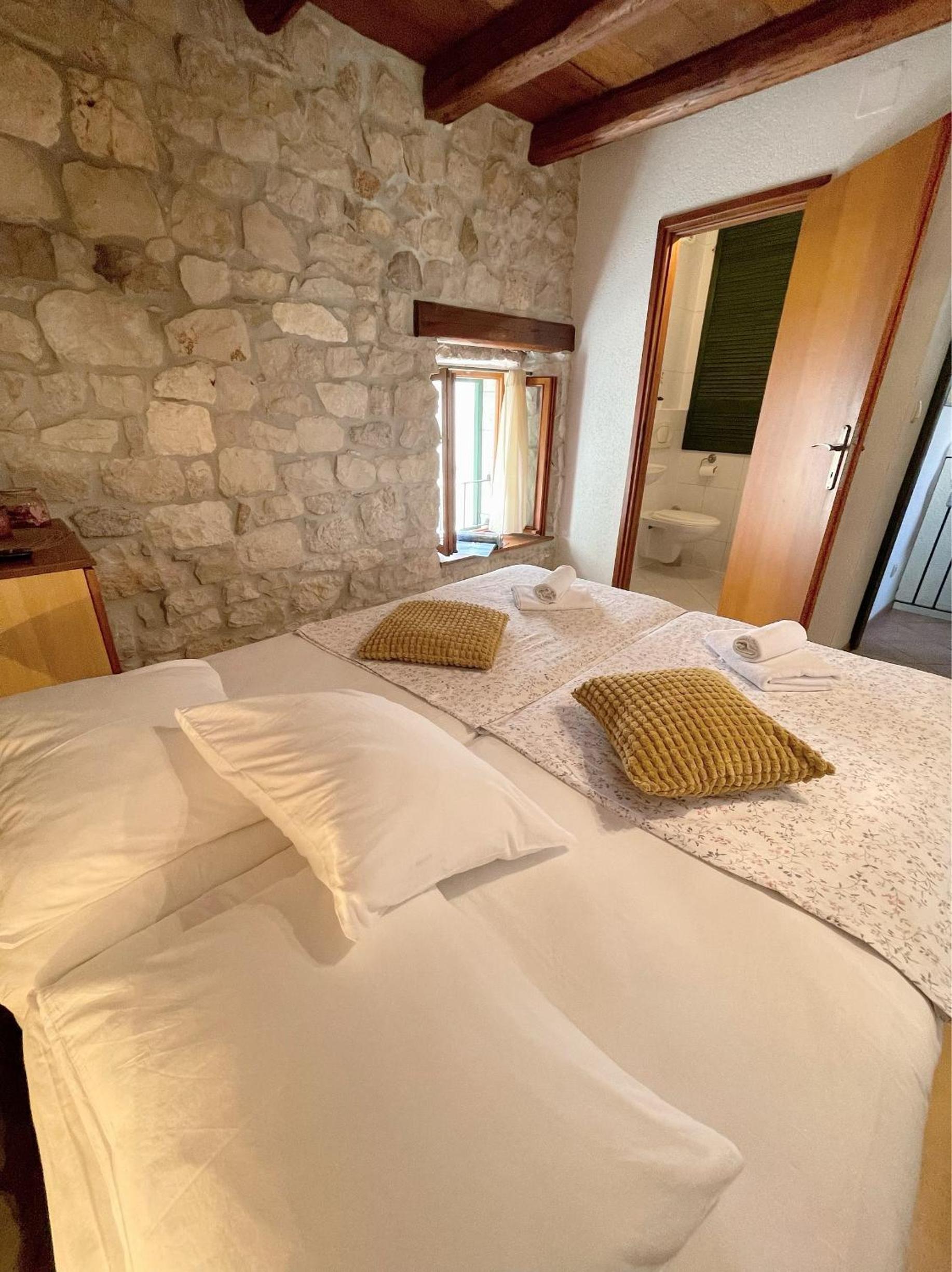 Double or Twin Room - Photo 2