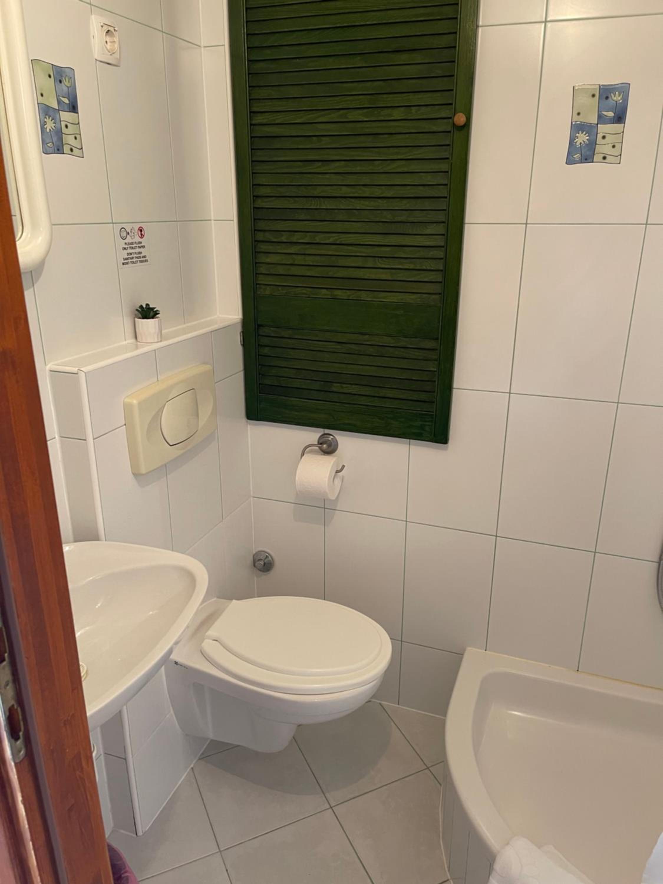 Double or Twin Room - Photo 8
