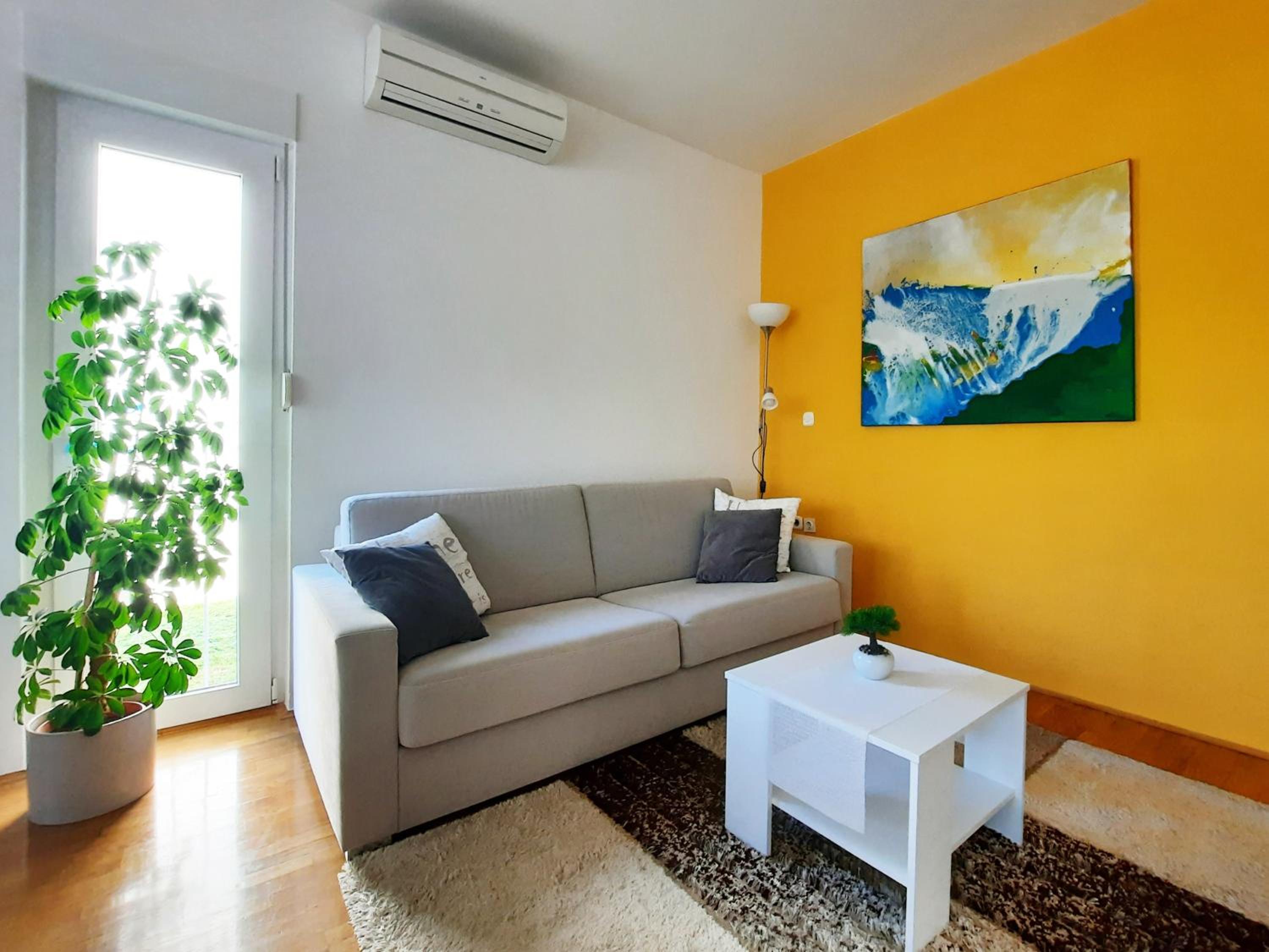 One-Bedroom Apartment - Photo 1