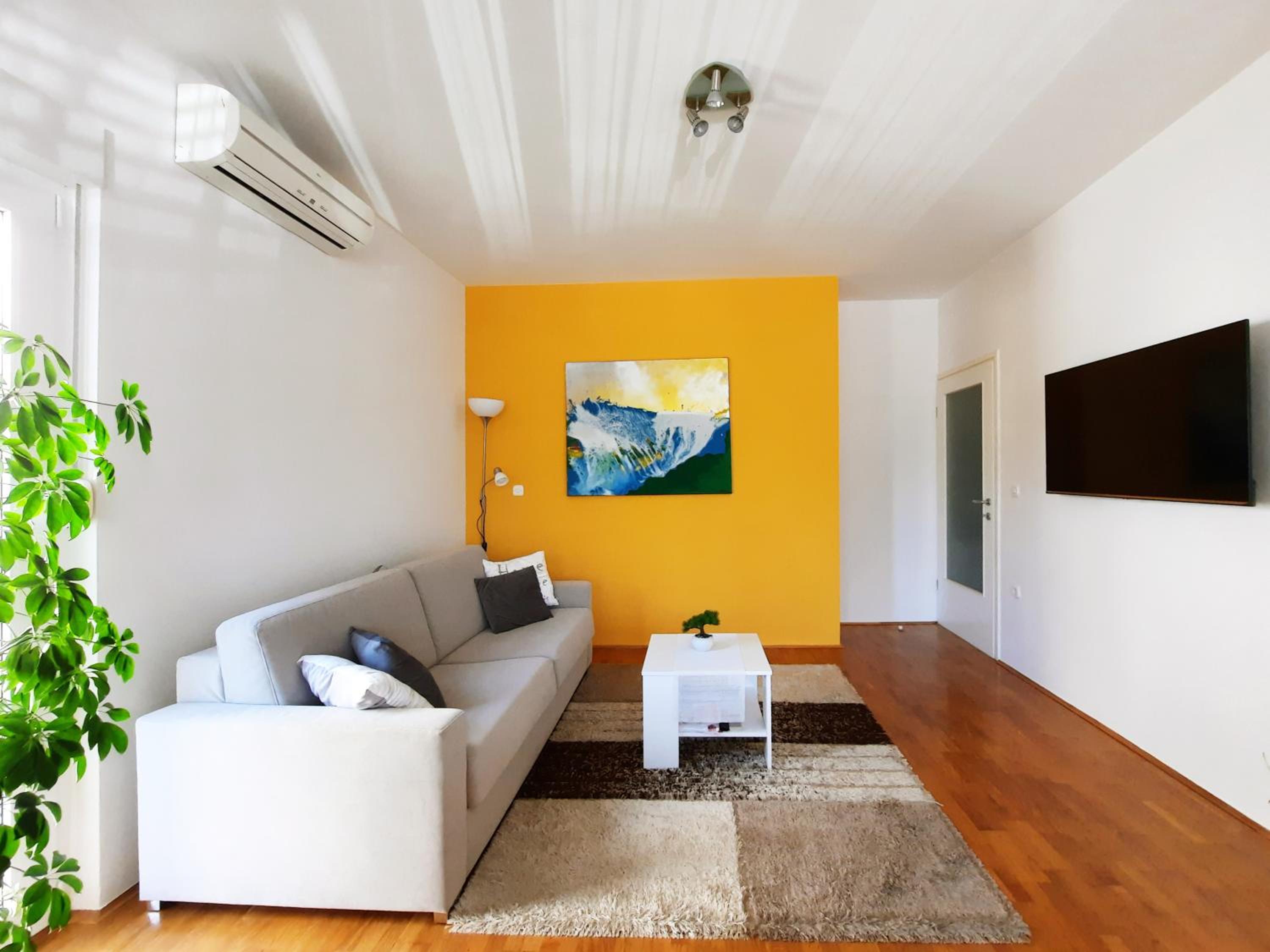 One-Bedroom Apartment - Photo 4