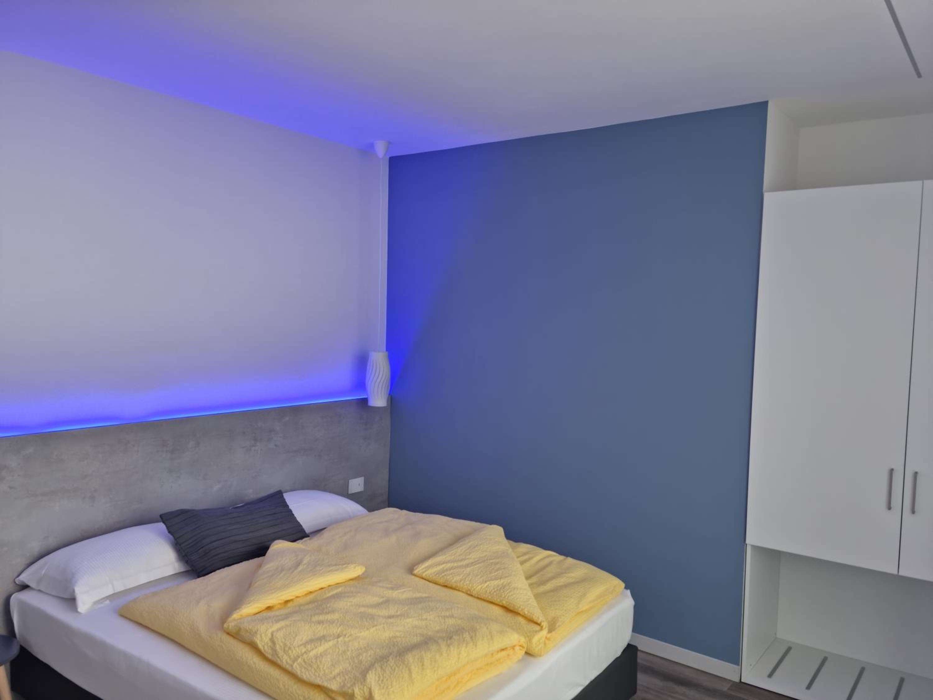 One-Bedroom Apartment with Lake View