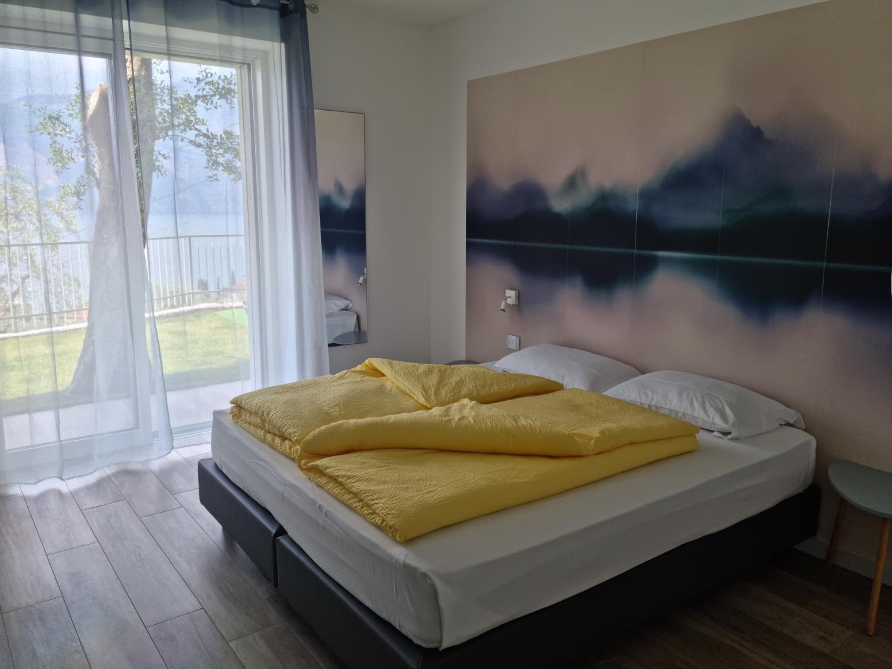 Superior Apartment with Lake View