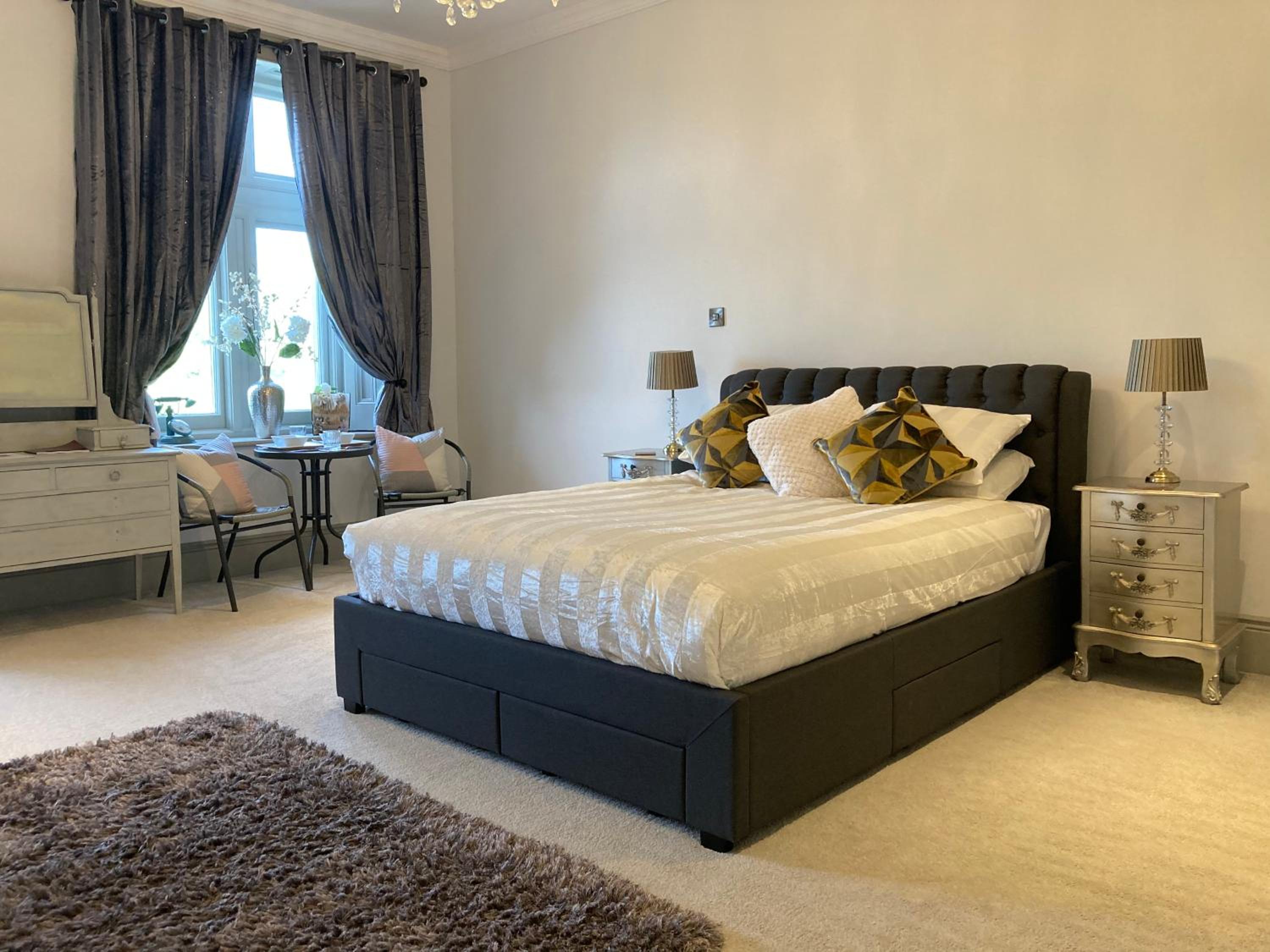 Deluxe King Suite photo 1