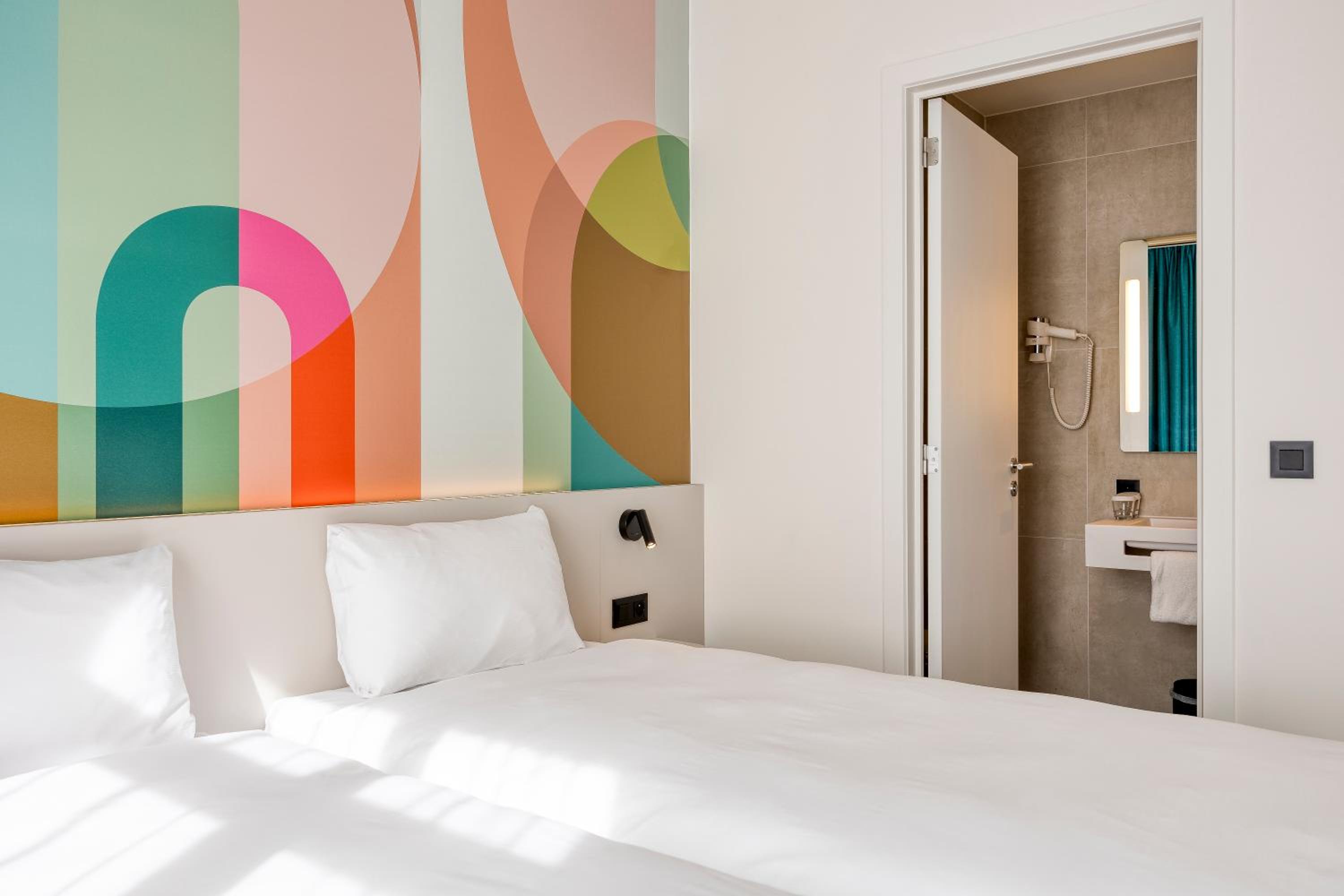 Twin Room - Photo 2