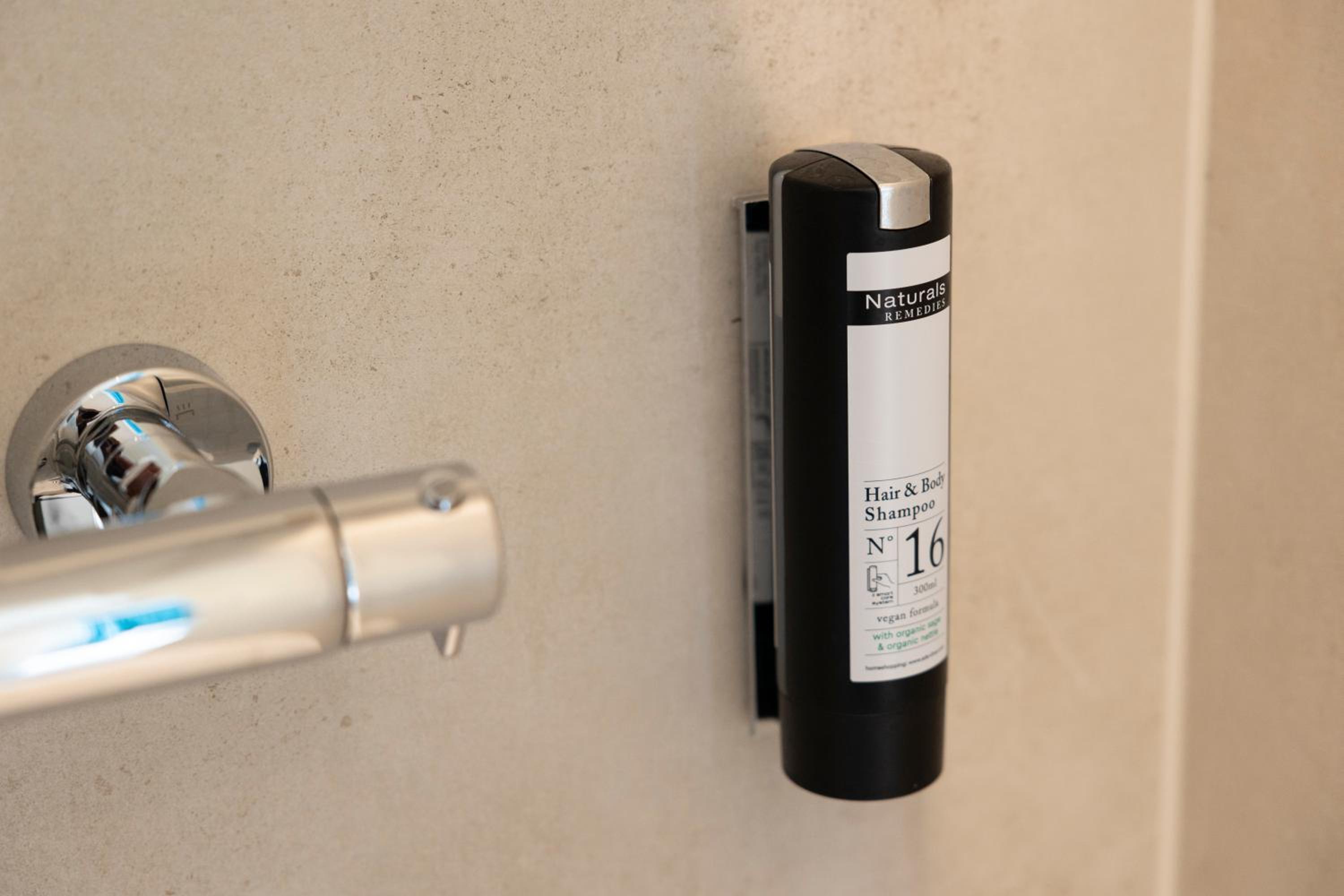 Double Room - Photo 9