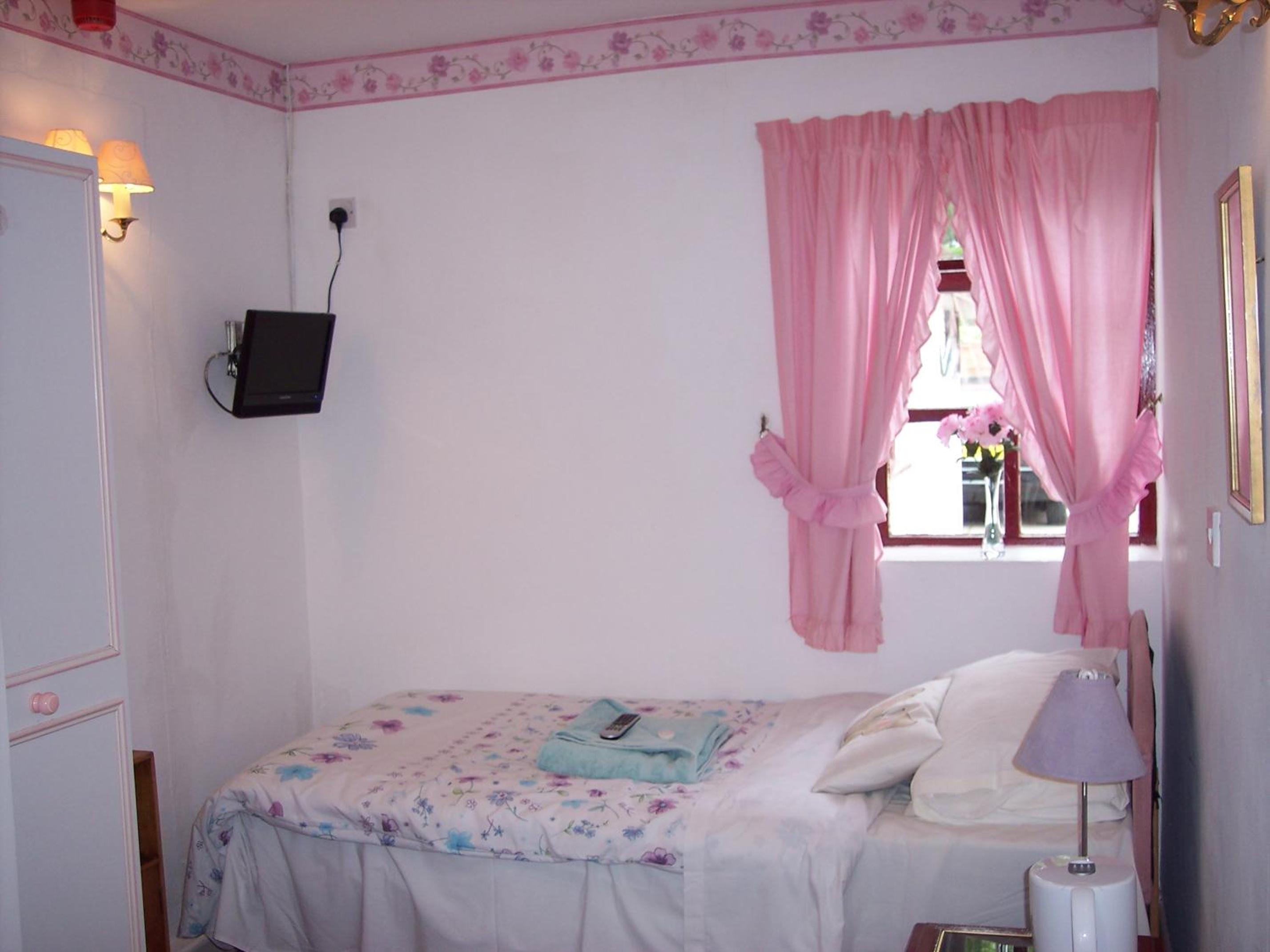 Single Room with Private Bathroom photo 1