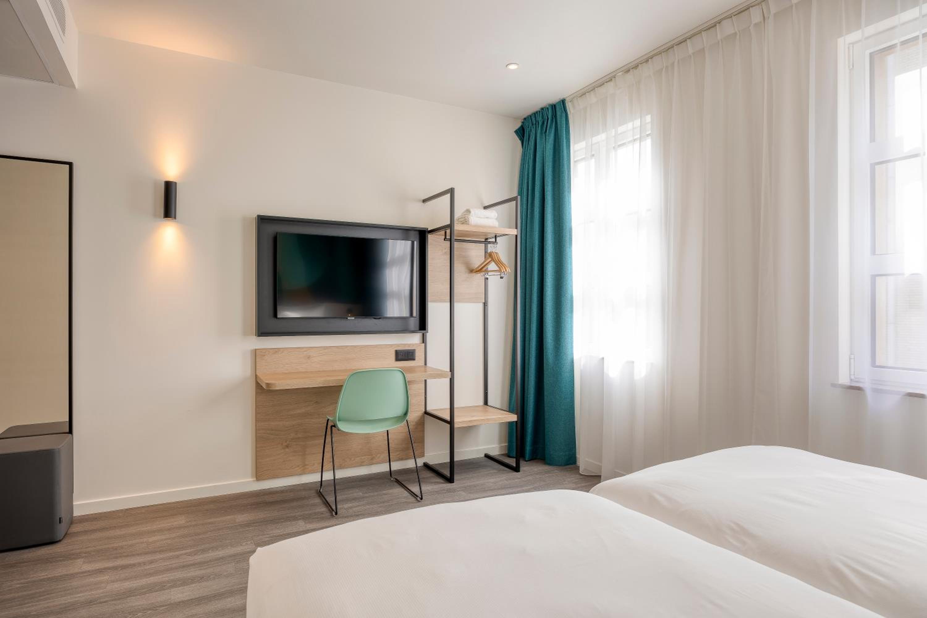 Twin Room - Photo 3