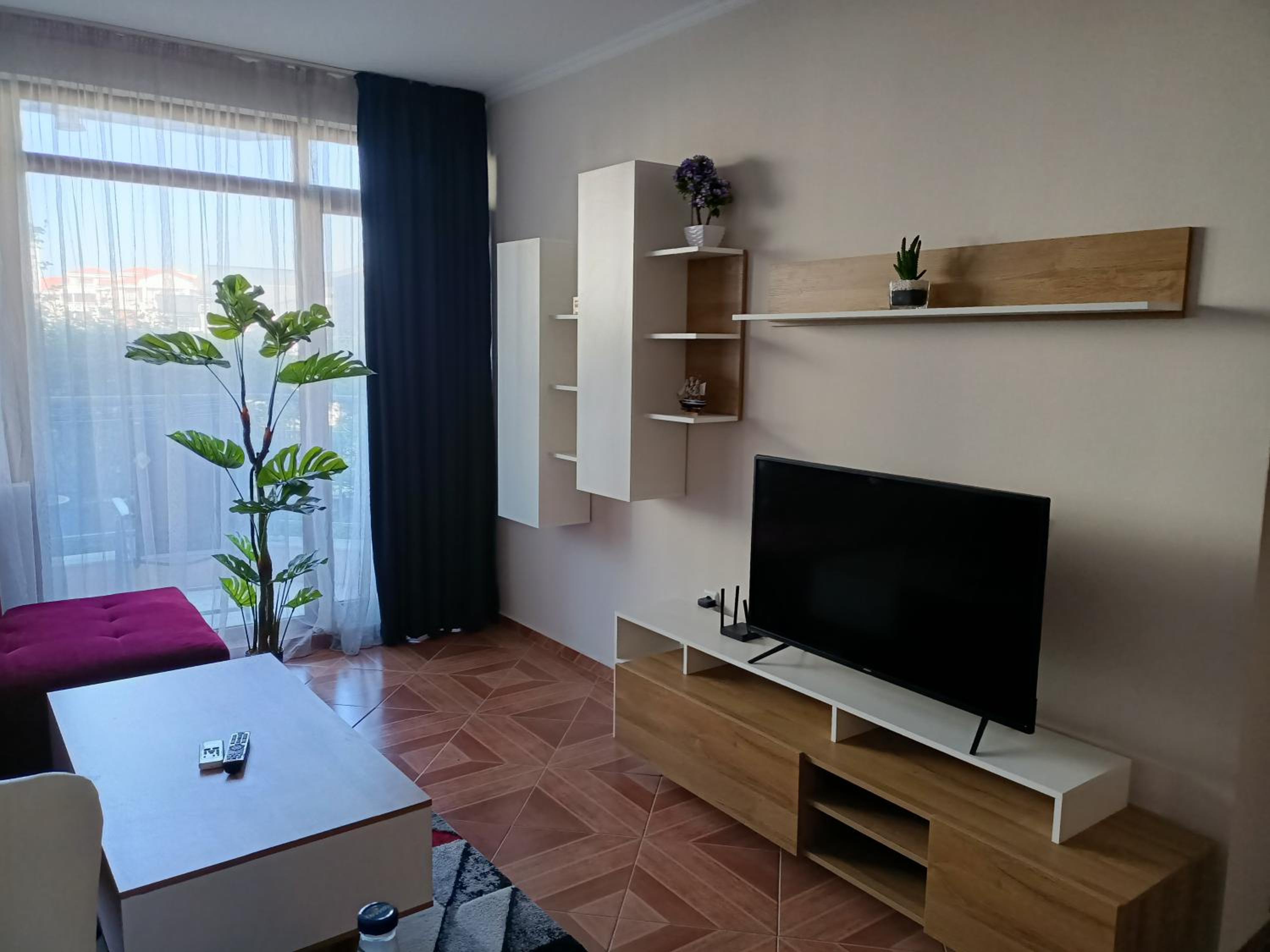 One-Bedroom Apartment - Photo 2