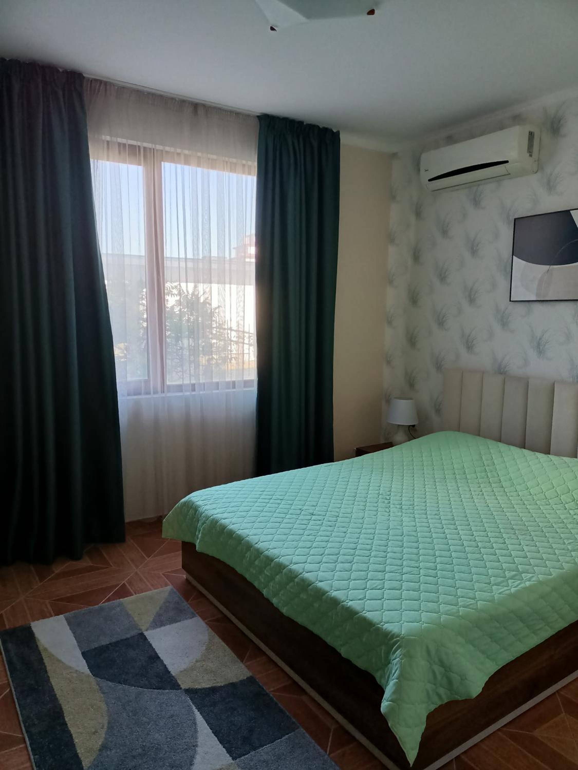 One-Bedroom Apartment - Photo 3