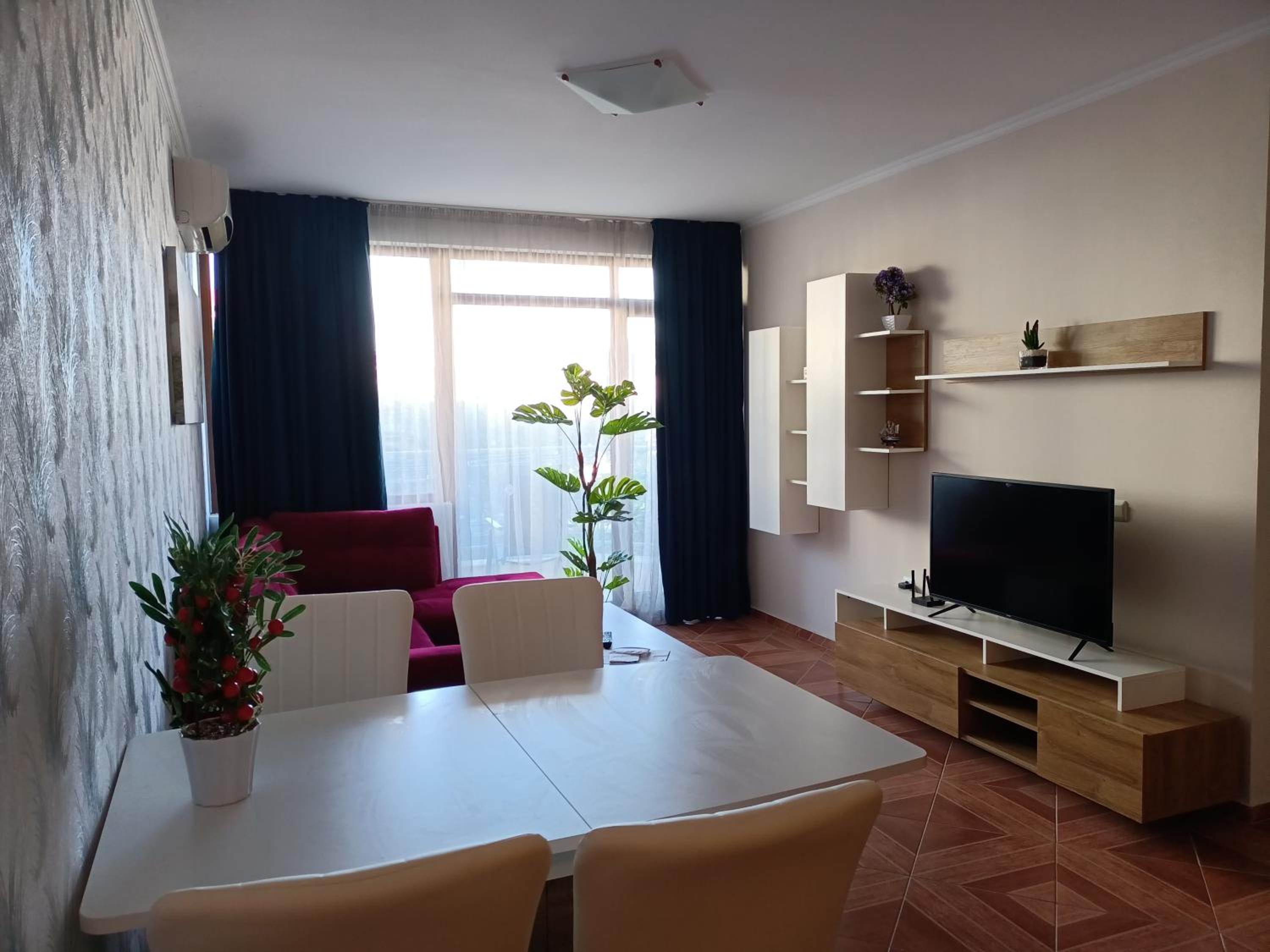One-Bedroom Apartment - Photo 1