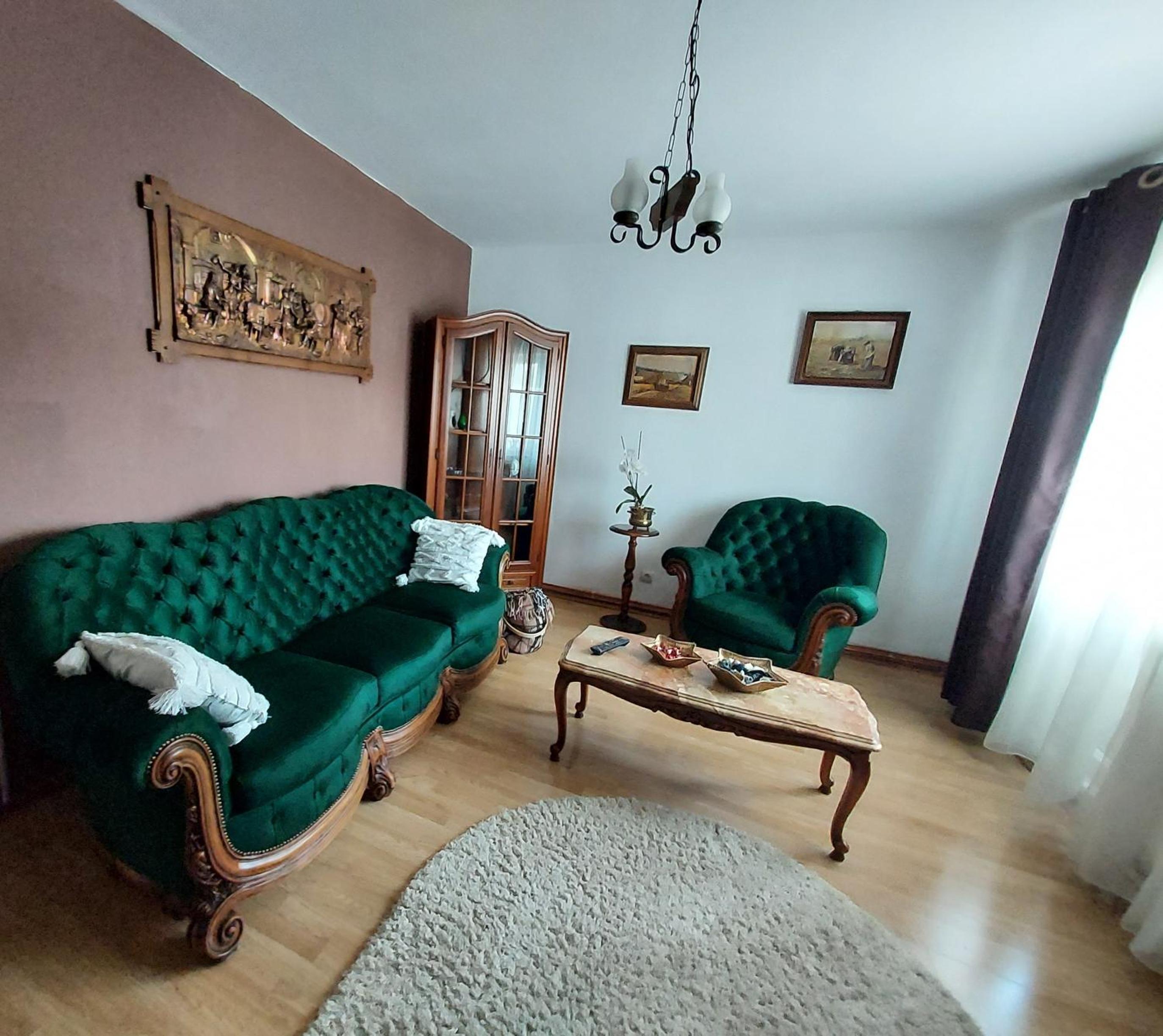 One-Bedroom Apartment photo 1