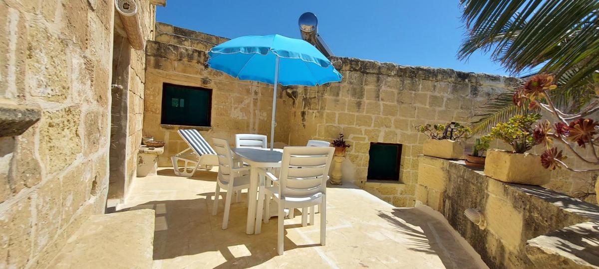 Double Room with Pool View photo 3