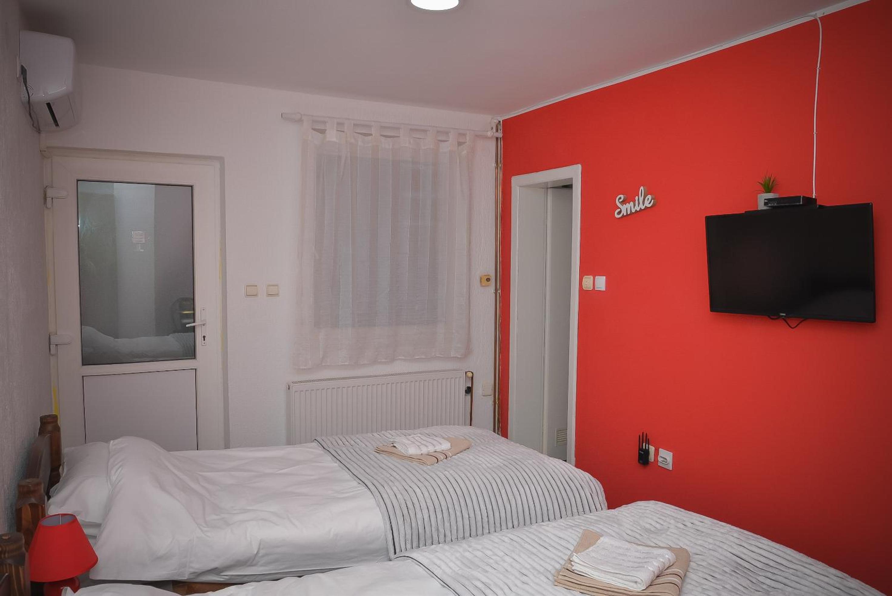 Twin Room with Bathroom photo 1