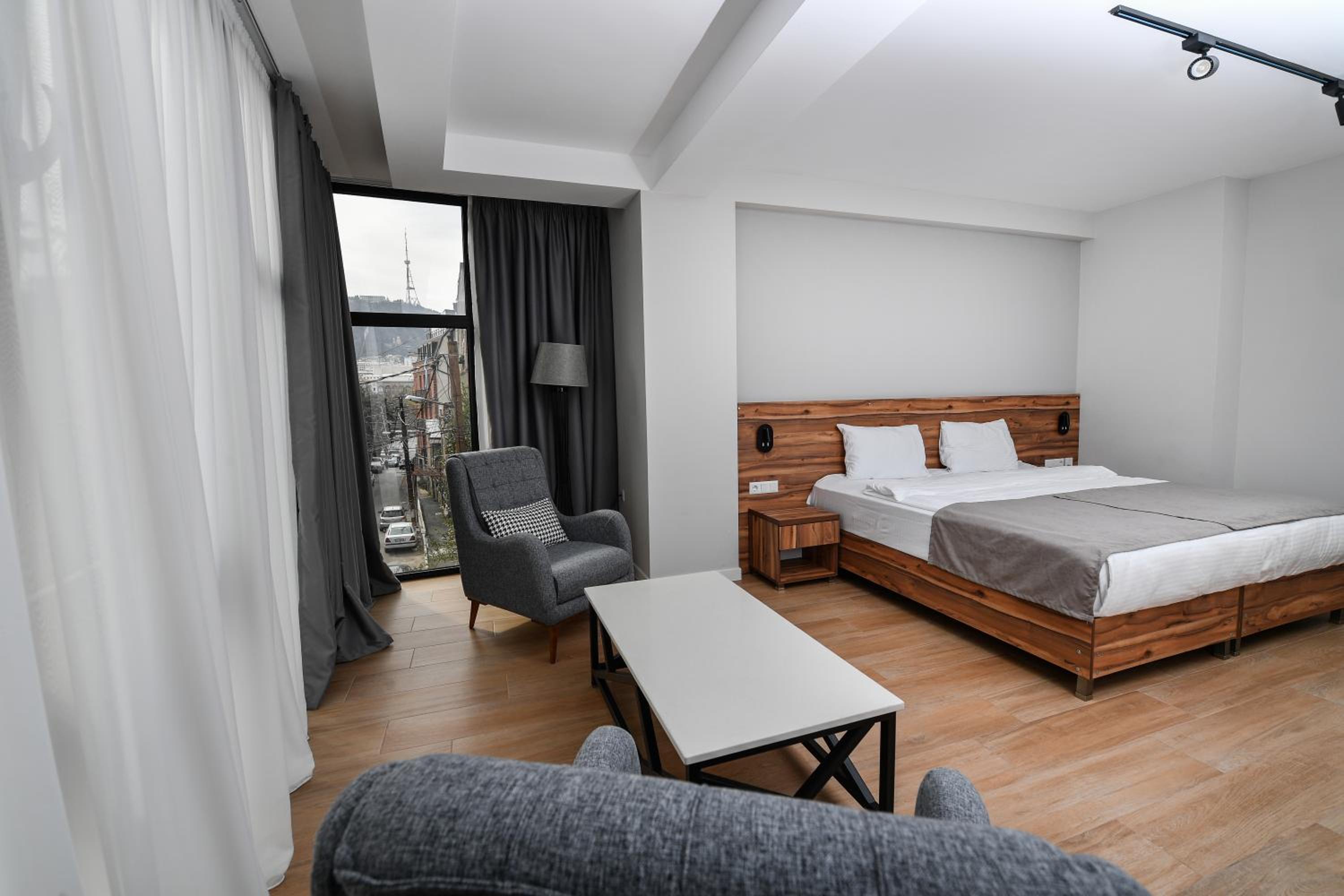 Deluxe Double or Twin Room - Photo 10
