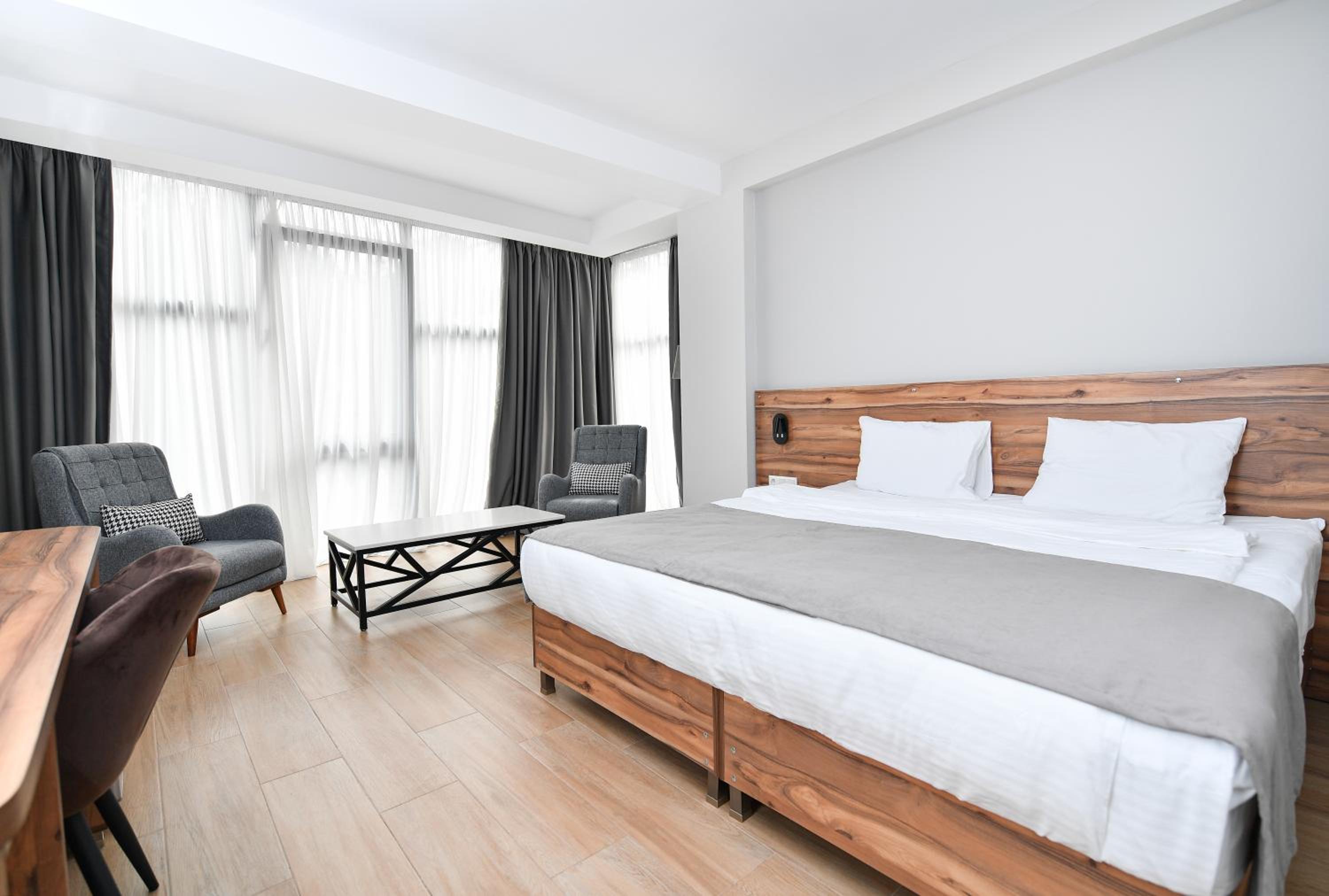 Deluxe Double or Twin Room - Photo 9