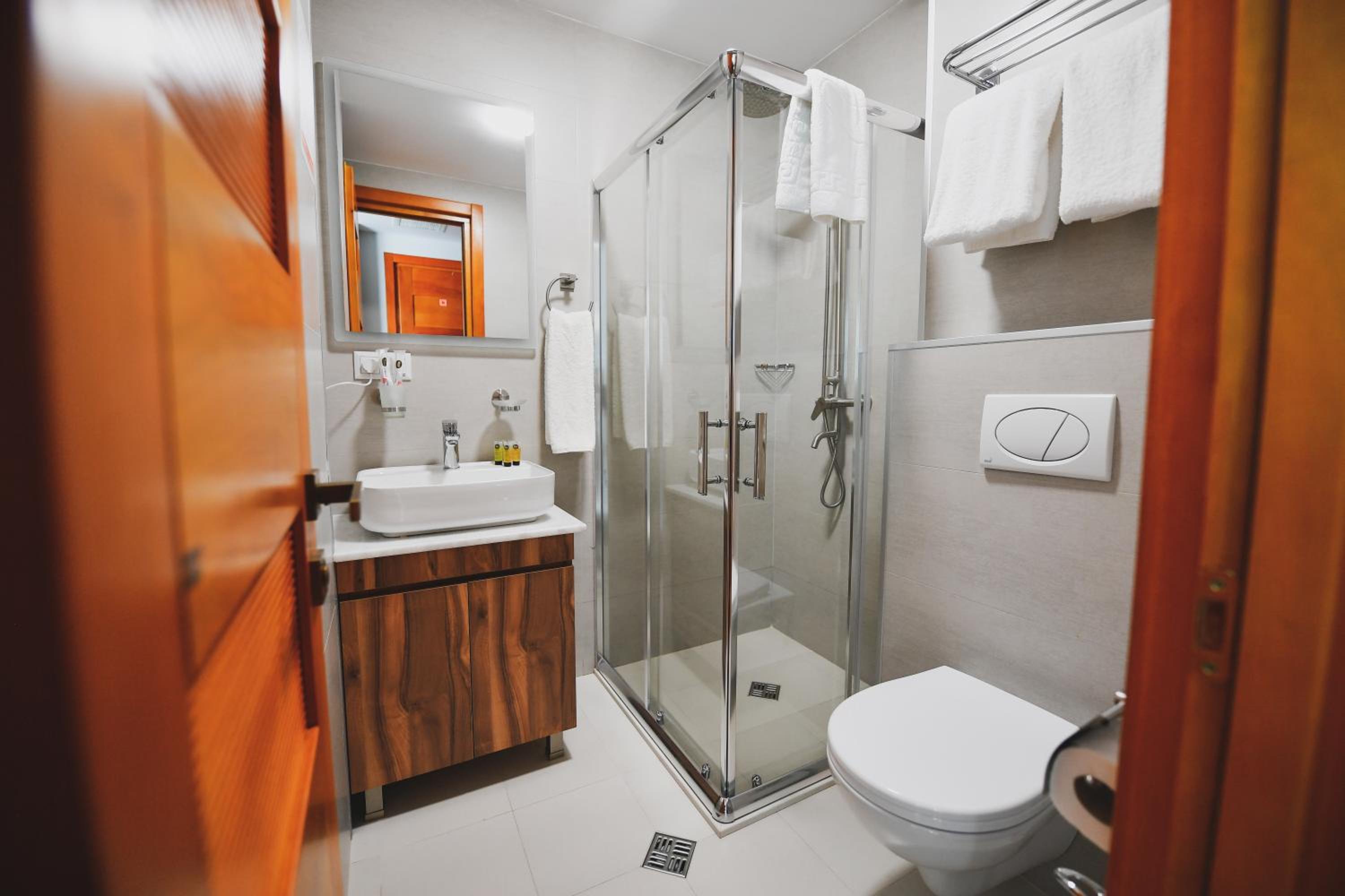 Double or Twin Room with View - Photo 12