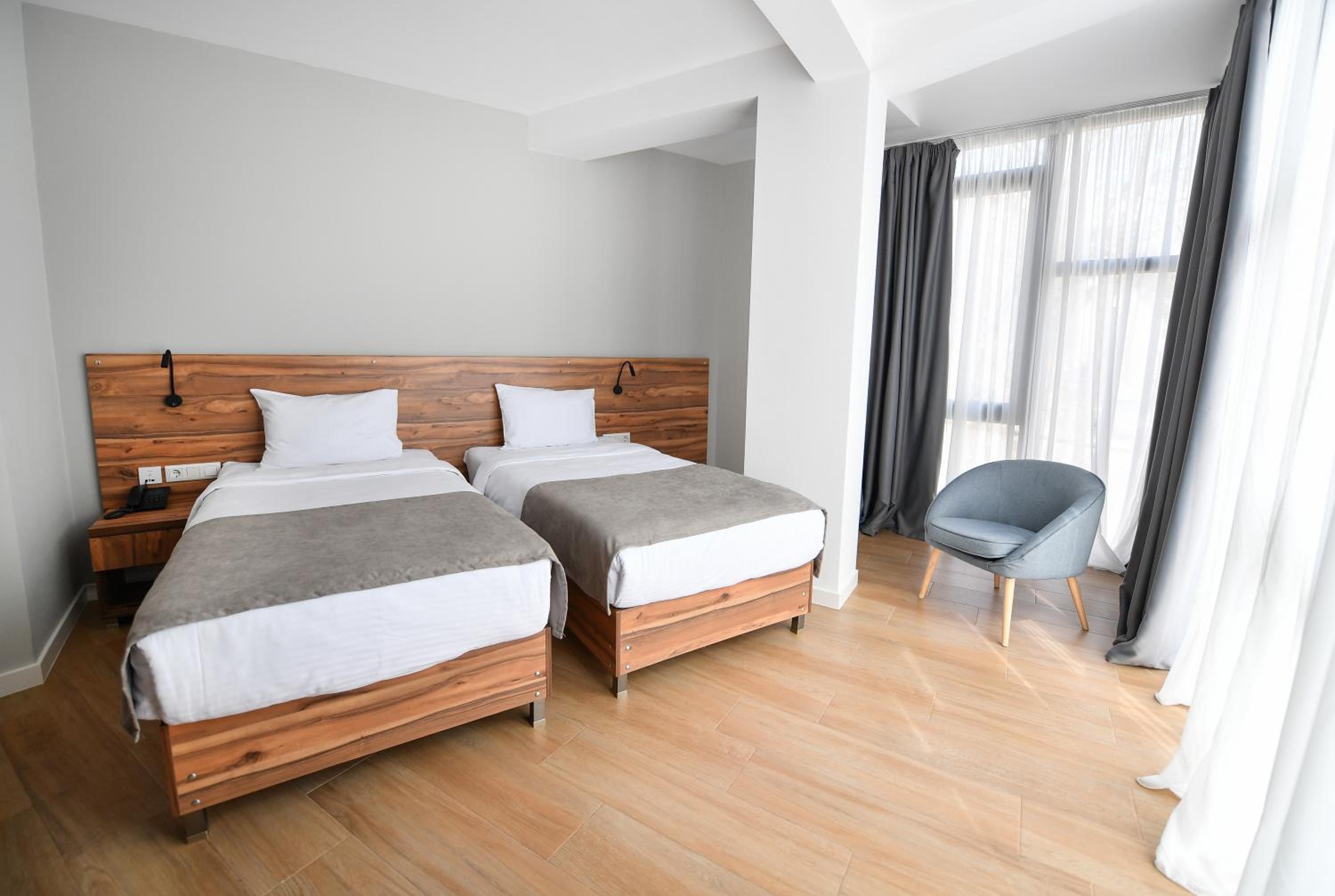 Double or Twin Room with View - Photo 15