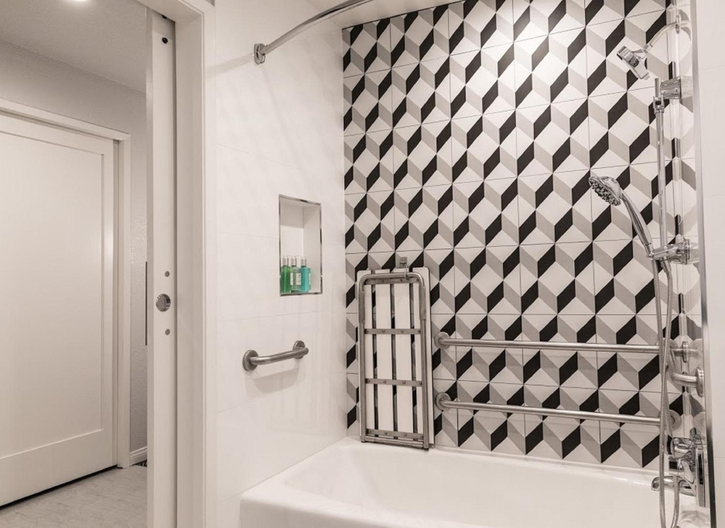 ADA Deluxe King Suite