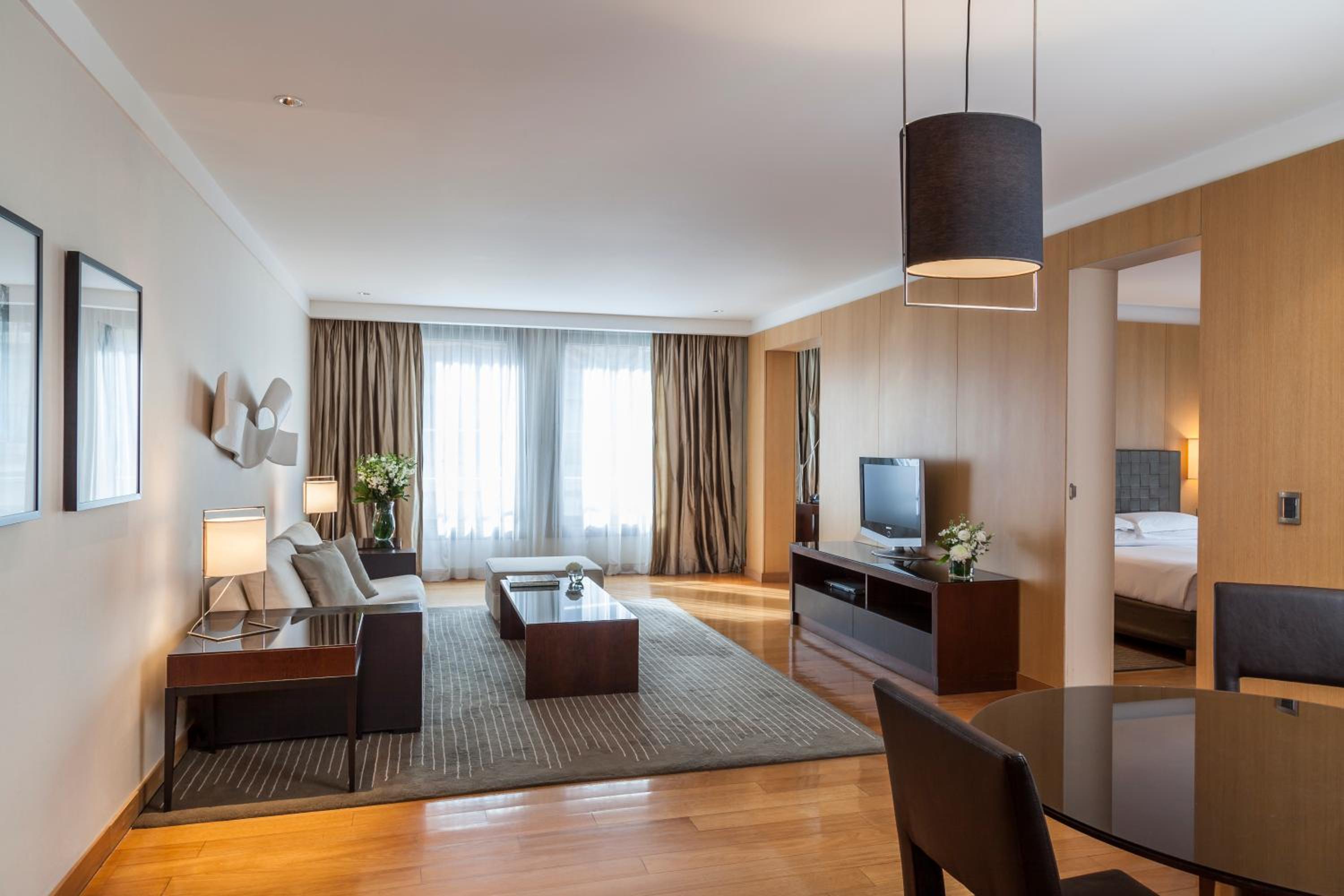 Executive Suite thumbnail 5