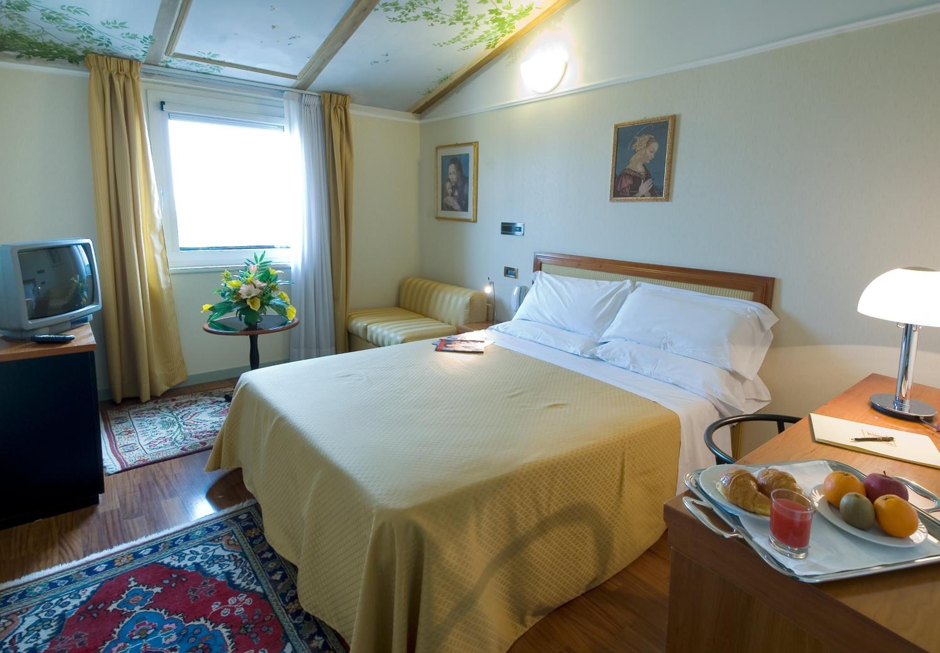 Triple Room - Photo 1