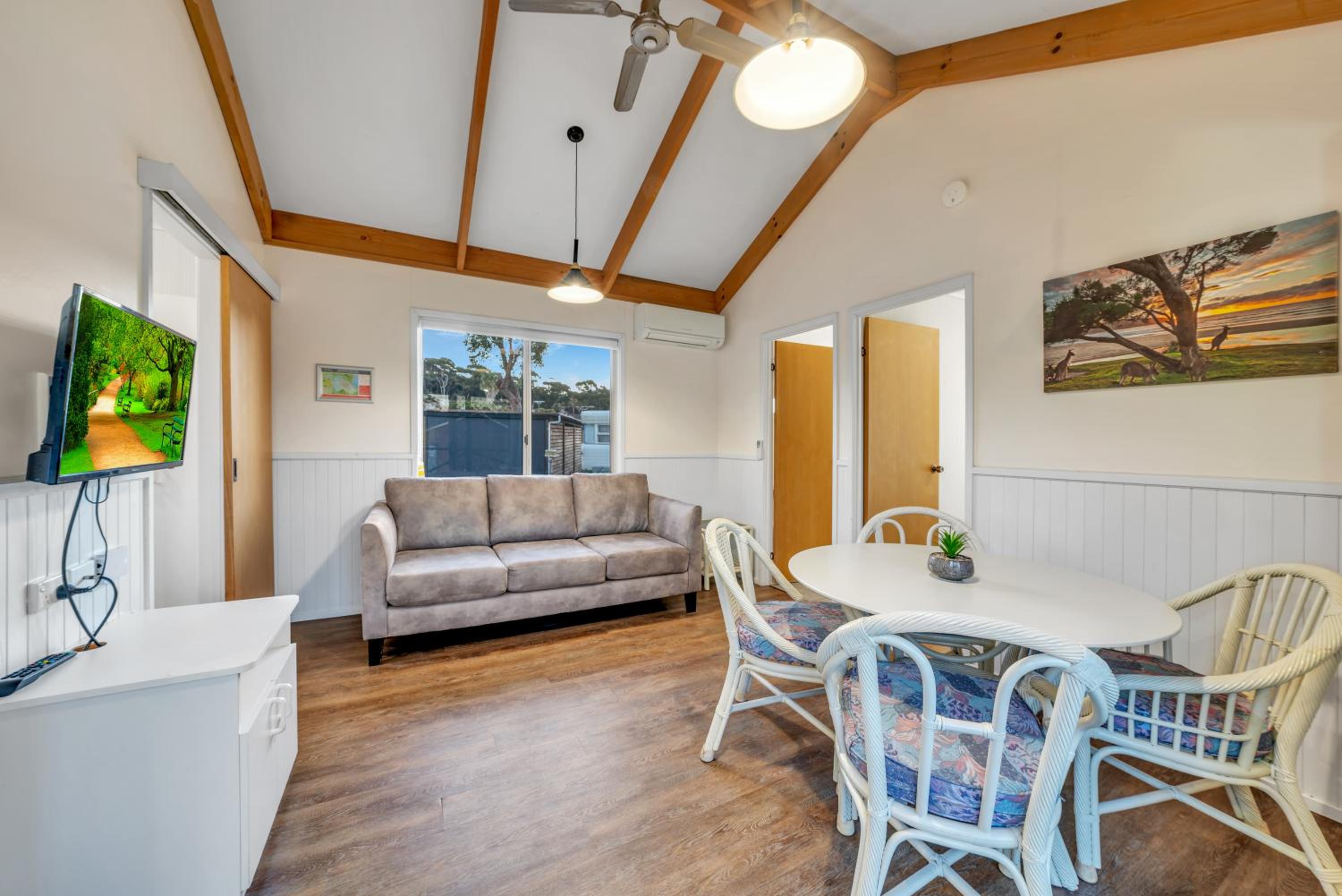 Budget Poolside Cabin - Photo 3