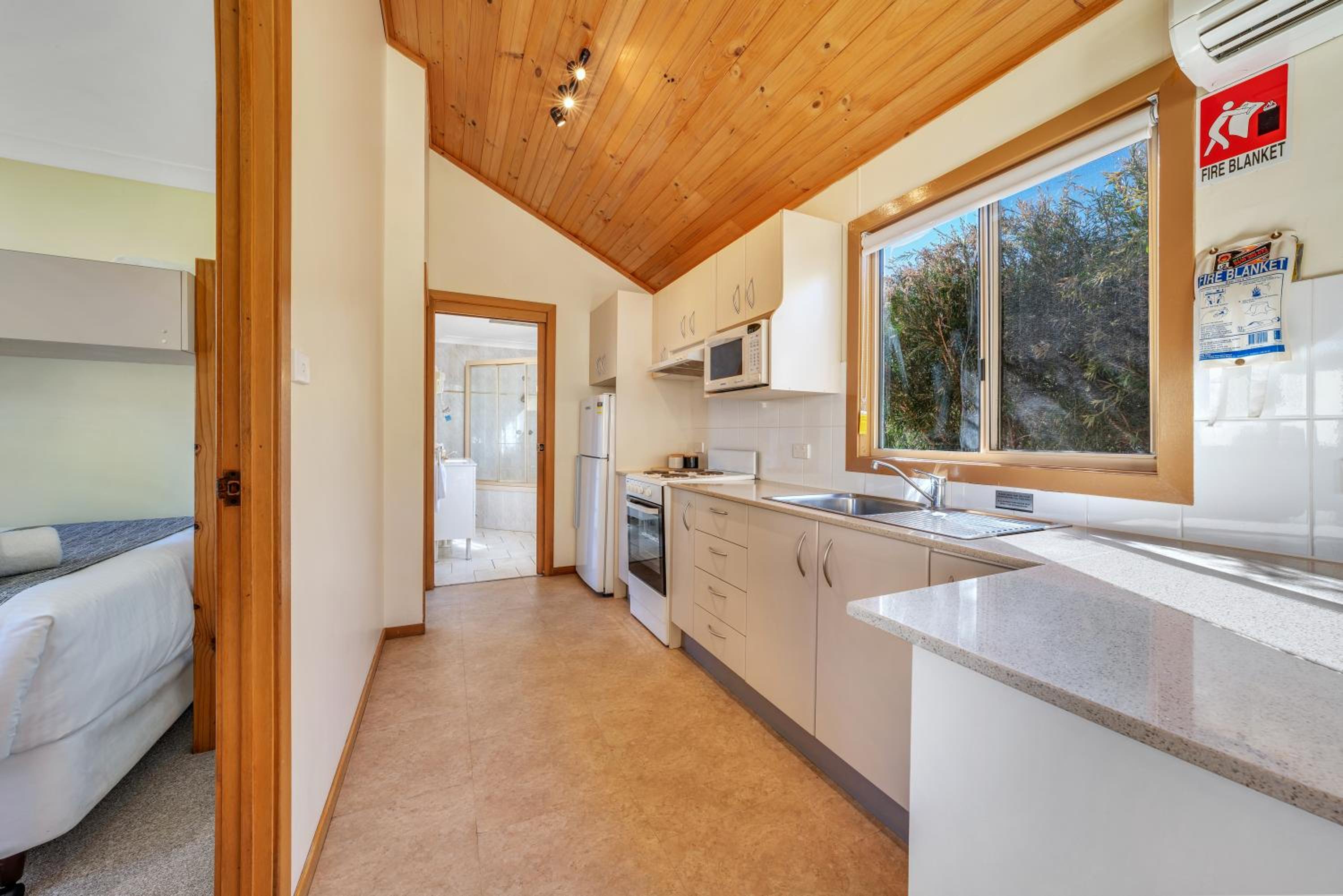 2 Bedroom Standard Cabin - Photo 5