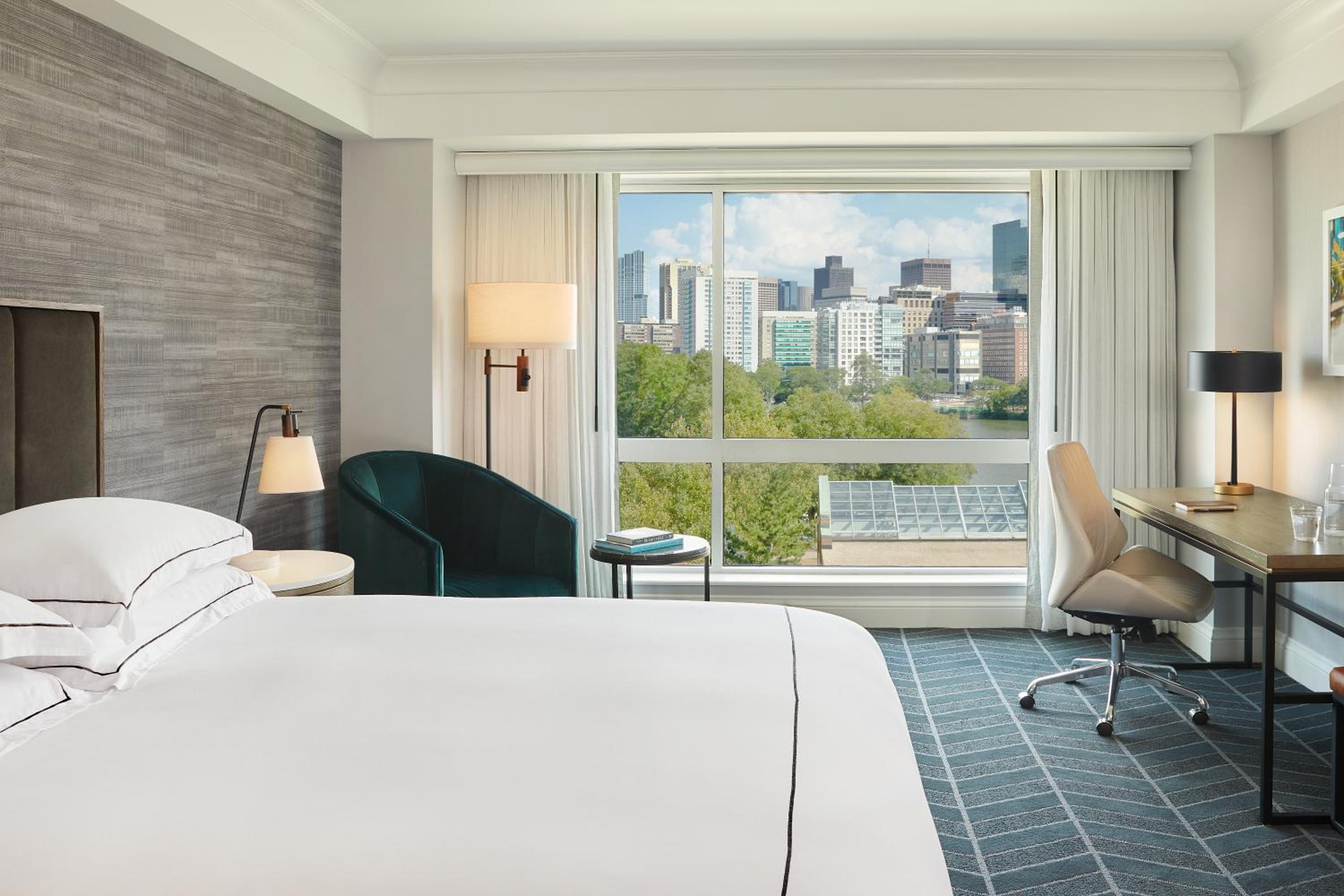 Essential King Room with View - Photo 10