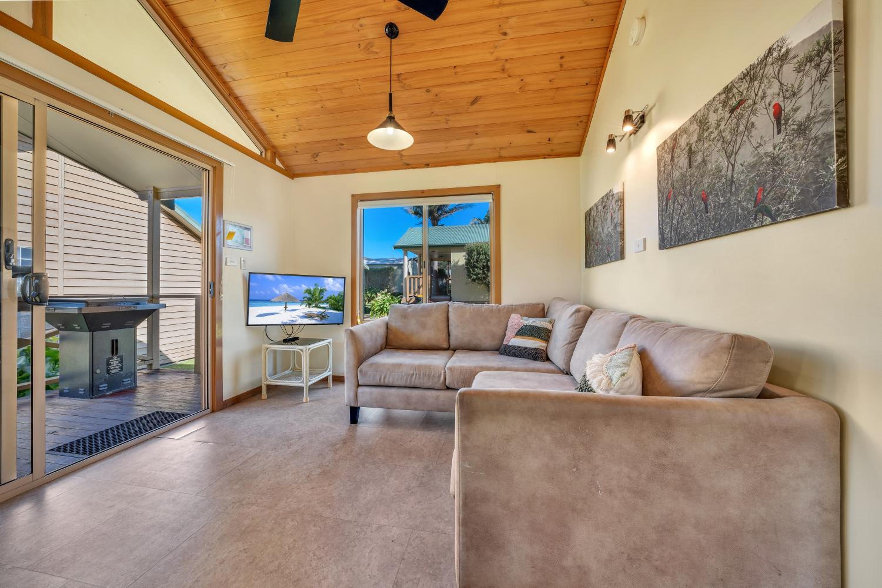 2 Bedroom Standard Cabin - Photo 7