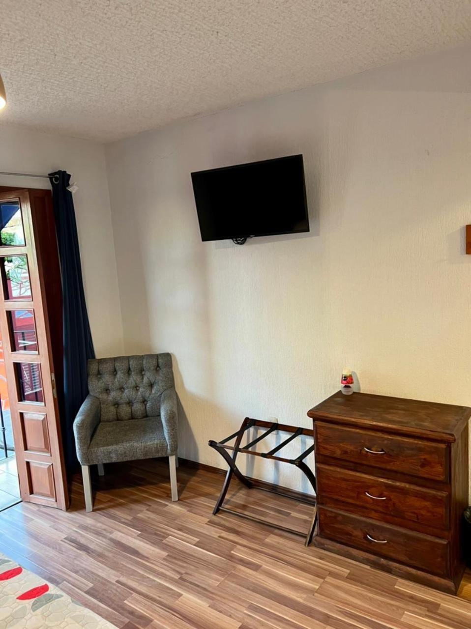 Double Room - Photo 7