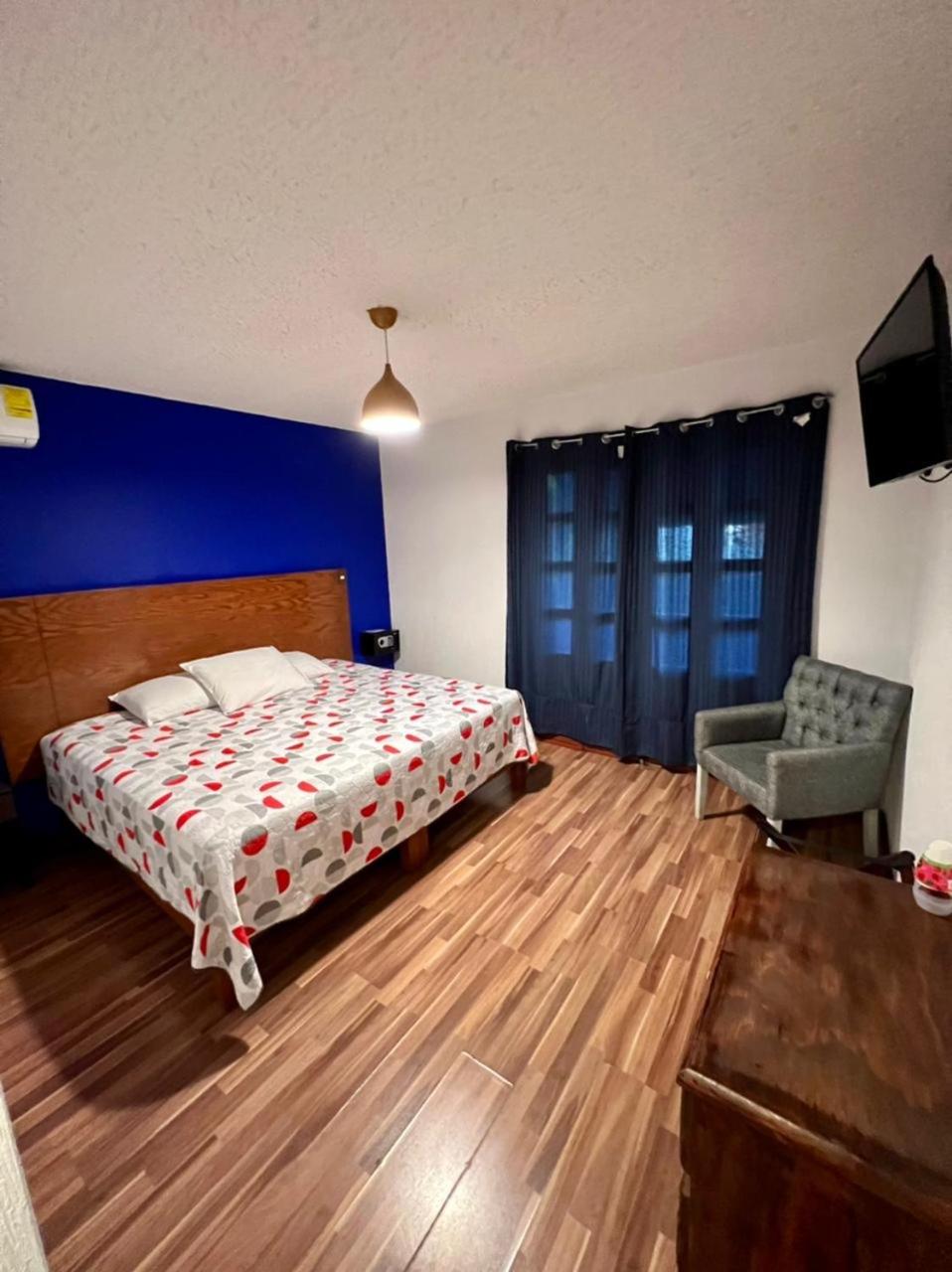 Double Room - Photo 11