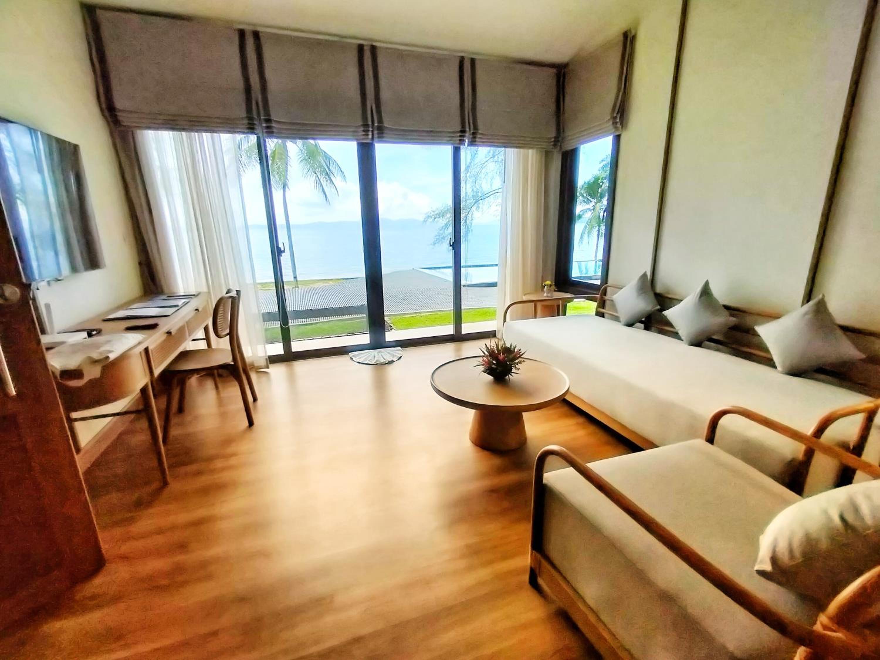 Villa - Beach Front - Photo 1