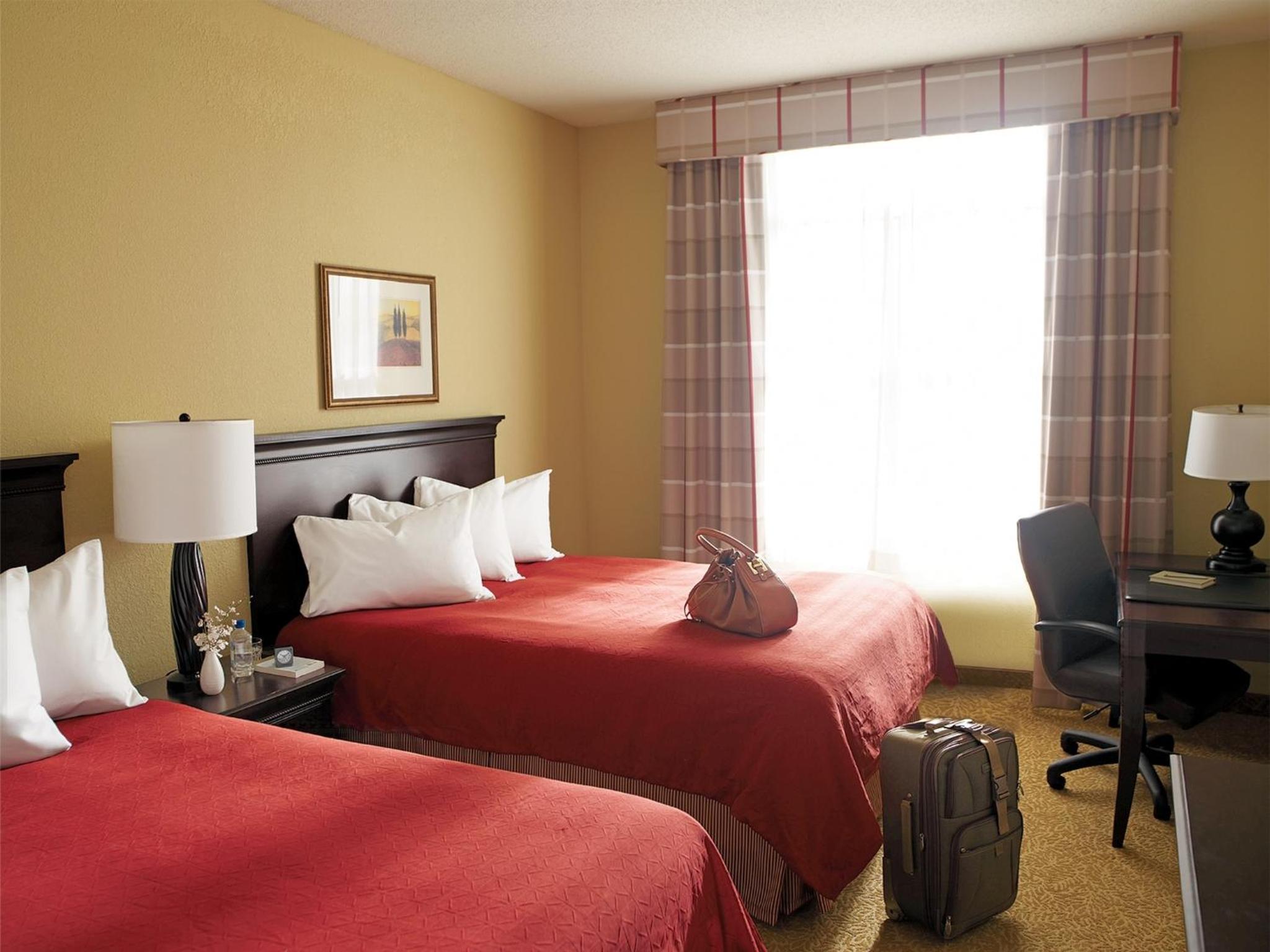 Queen Room with Two Queen Beds - Photo 3