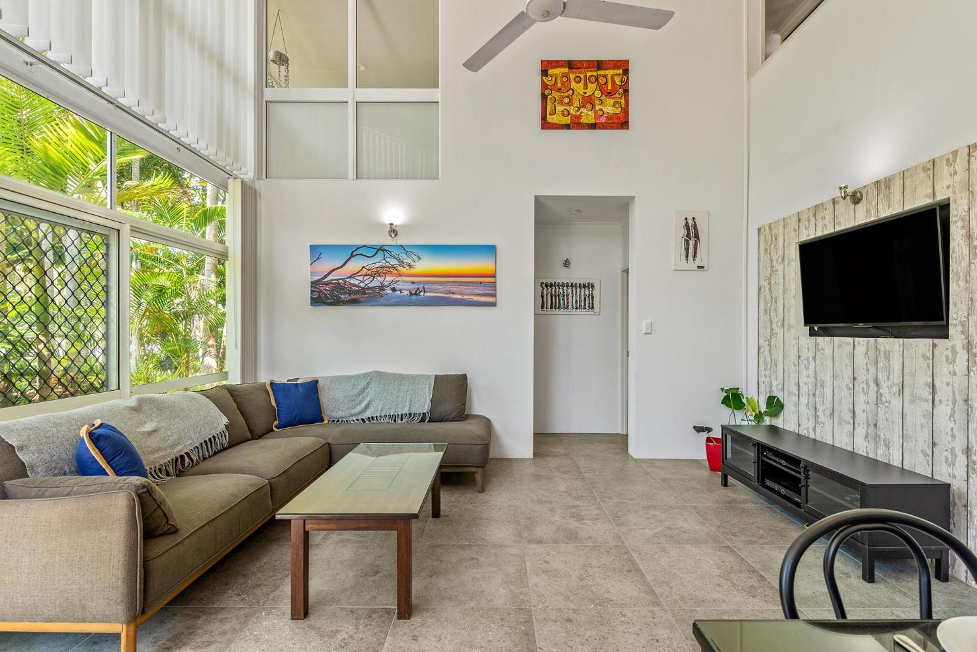 Deluxe 1 Bedroom Townhouse with Courtyard photo 1